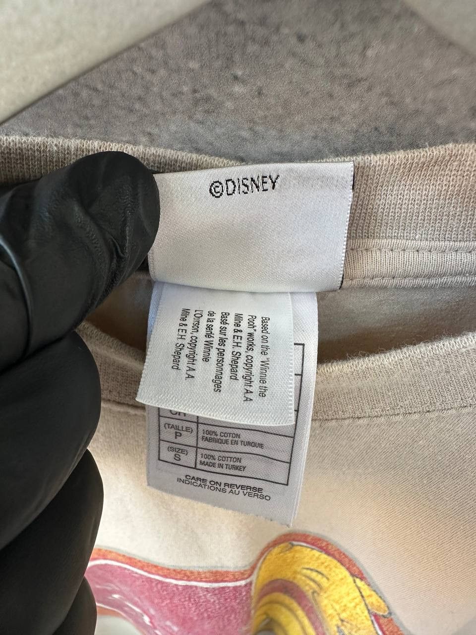 Disney Disney Store Vintage Winnie Pooh T-Shirt Crew Neck Tee Size US S / EU 44-46 / 1 - 11 Thumbnail