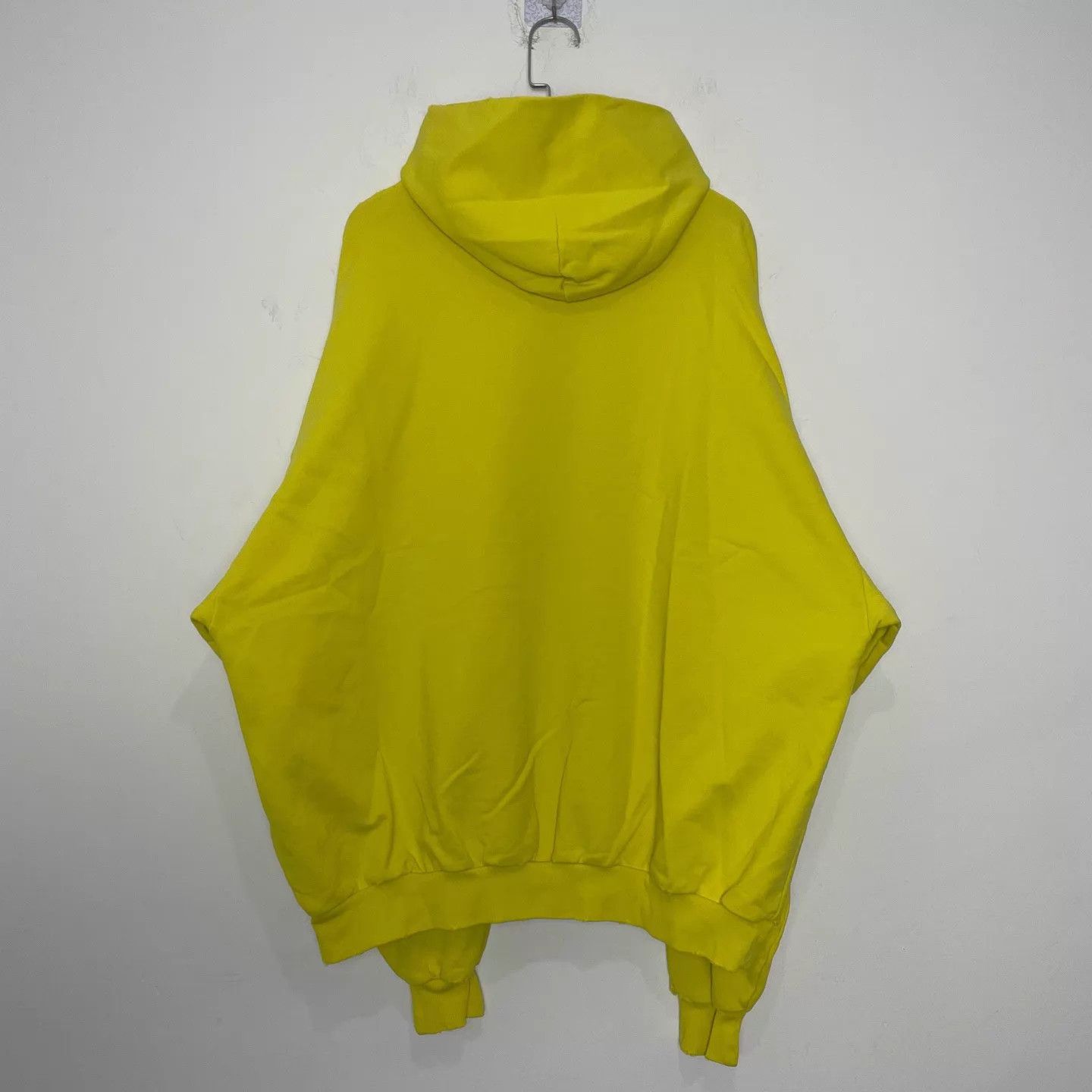 Balenciaga Balenciaga Light Logo Yellow Sweatshirt Size 1-3 Size US M / EU 48-50 / 2 - 2 Thumbnail