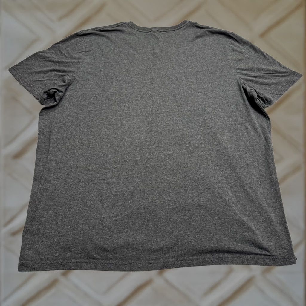 Vintage St. John's Bay T-Shirt Mens 5XL Gray V-Neck Tee Short Sleeve Basic Easy Care Quick-Dri Basic Tee Regular Fit Big & Tall Size US XXL / EU 58 / 5 - 1 Thumbnail