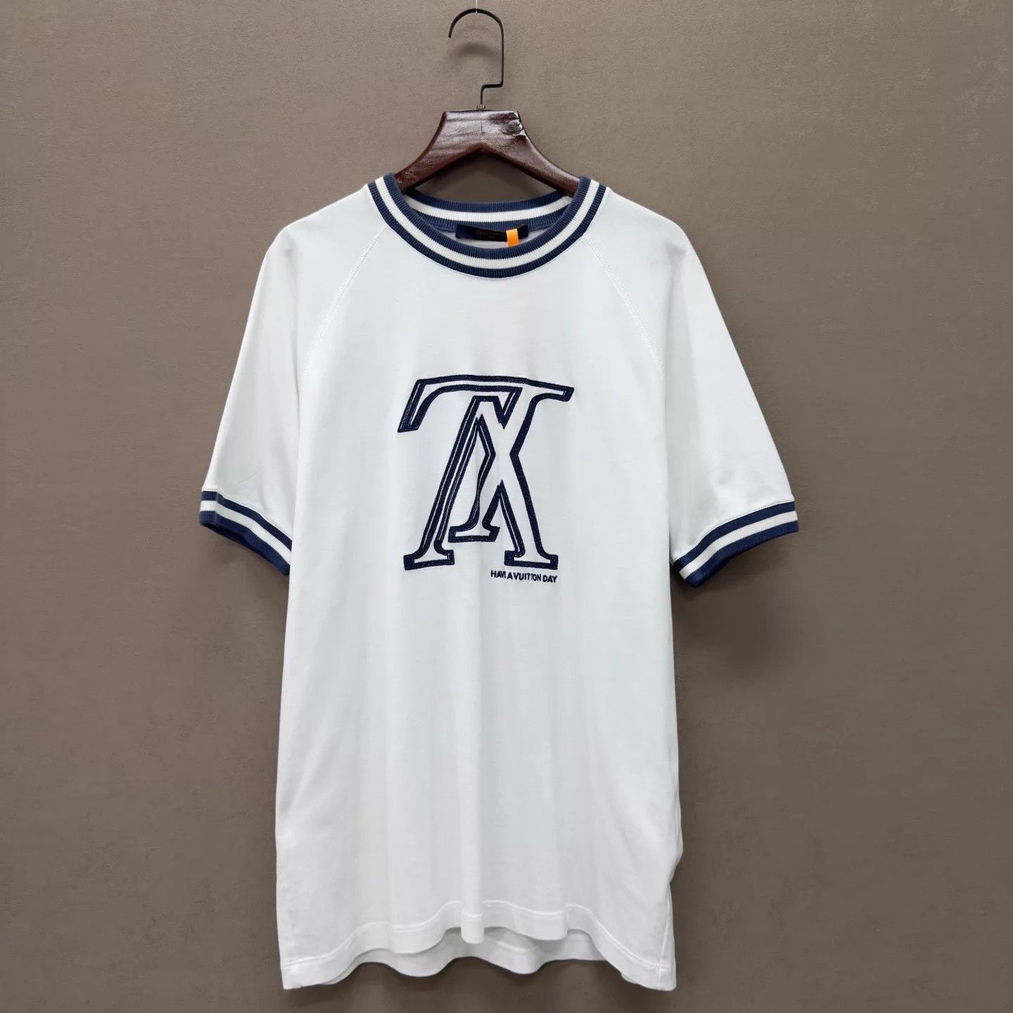 Louis Vuitton LV Reverse Logo Embroidered Short Sleeve Size US M / EU 48-50 / 2 - 3 Thumbnail