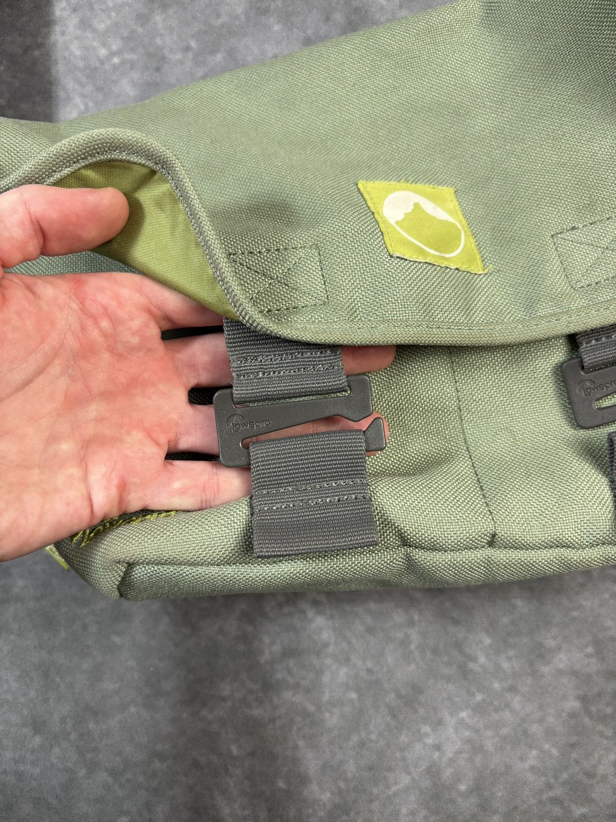 Lowepro Lowepro Side Bag Mini Messenger Recycled Green Canvas Sling Size ONE SIZE - 13 Thumbnail