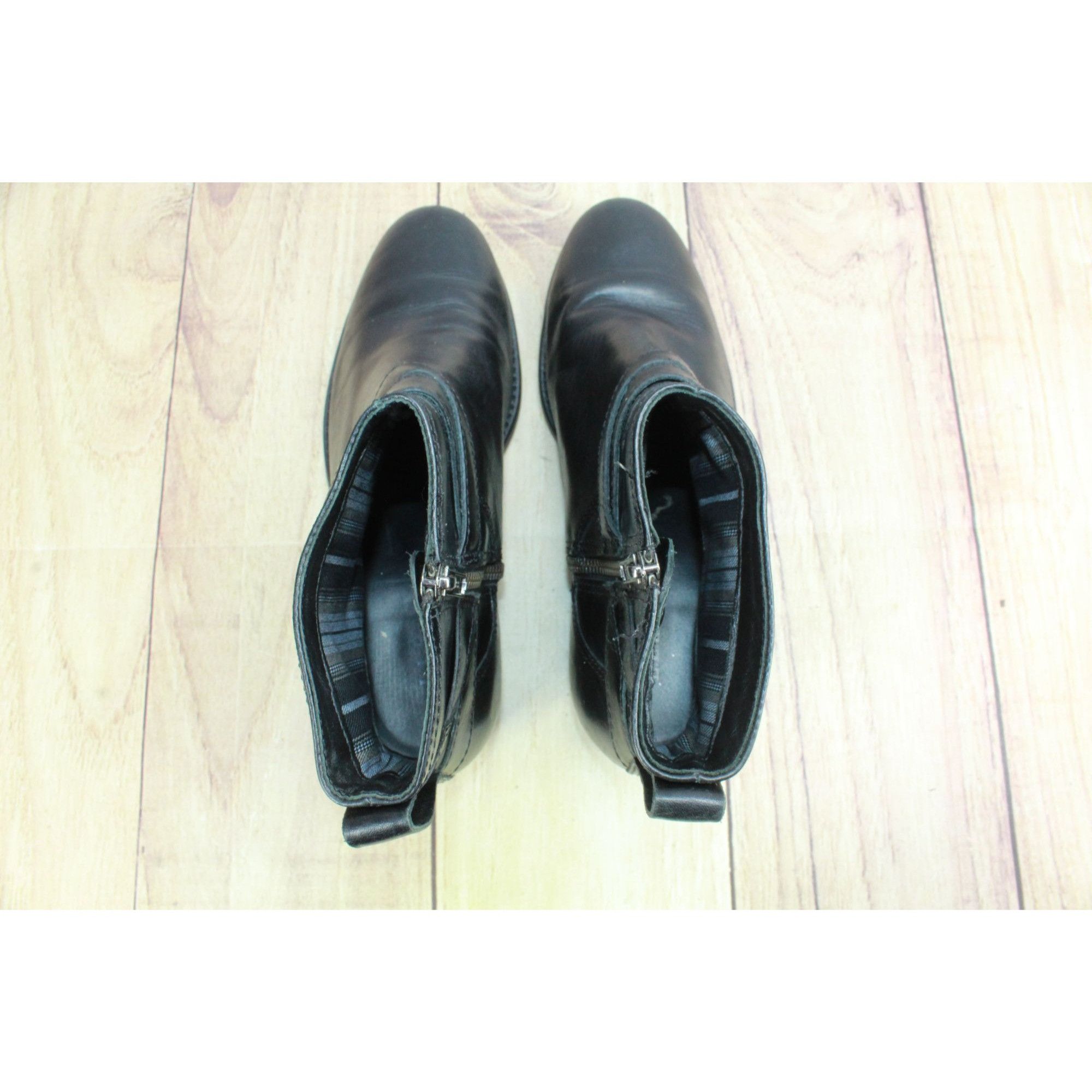 L.L. Bean LL Bean Black Leather Buckle Side Zip Ankle Booties Size US 8.5 / IT 38.5 - 7 Thumbnail