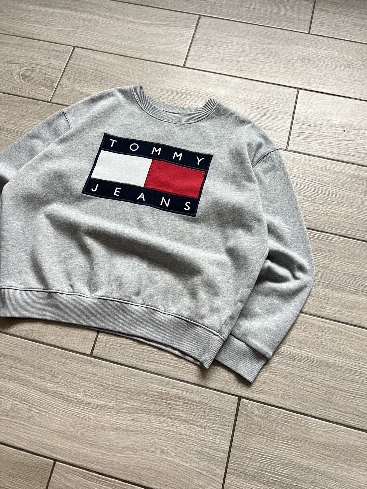 Tommy Hilfiger × Vintage Vintage Tommy Hilfiger Sweatshirt Big Logo Y2K 90s Size US M / EU 48-50 / 2 - 4 Thumbnail