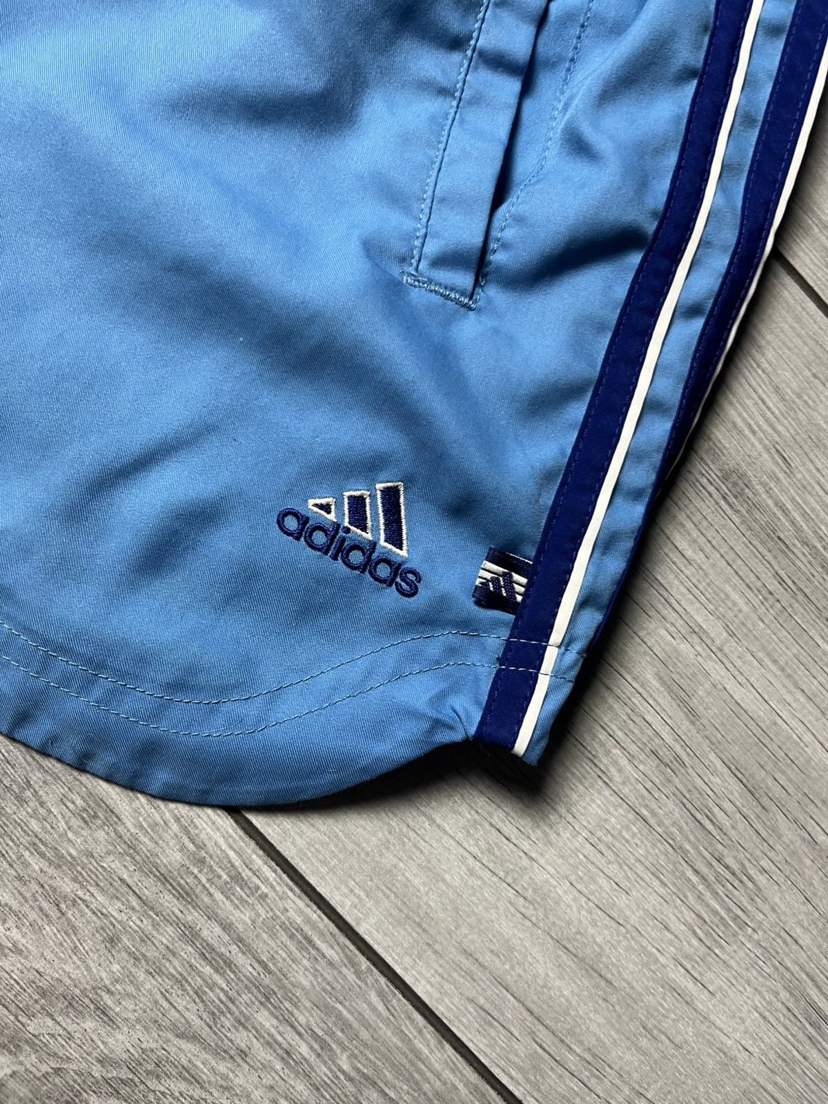 Adidas Vintage Adidas shorts running size Medium Size US 32 / EU 48 - 2 Thumbnail