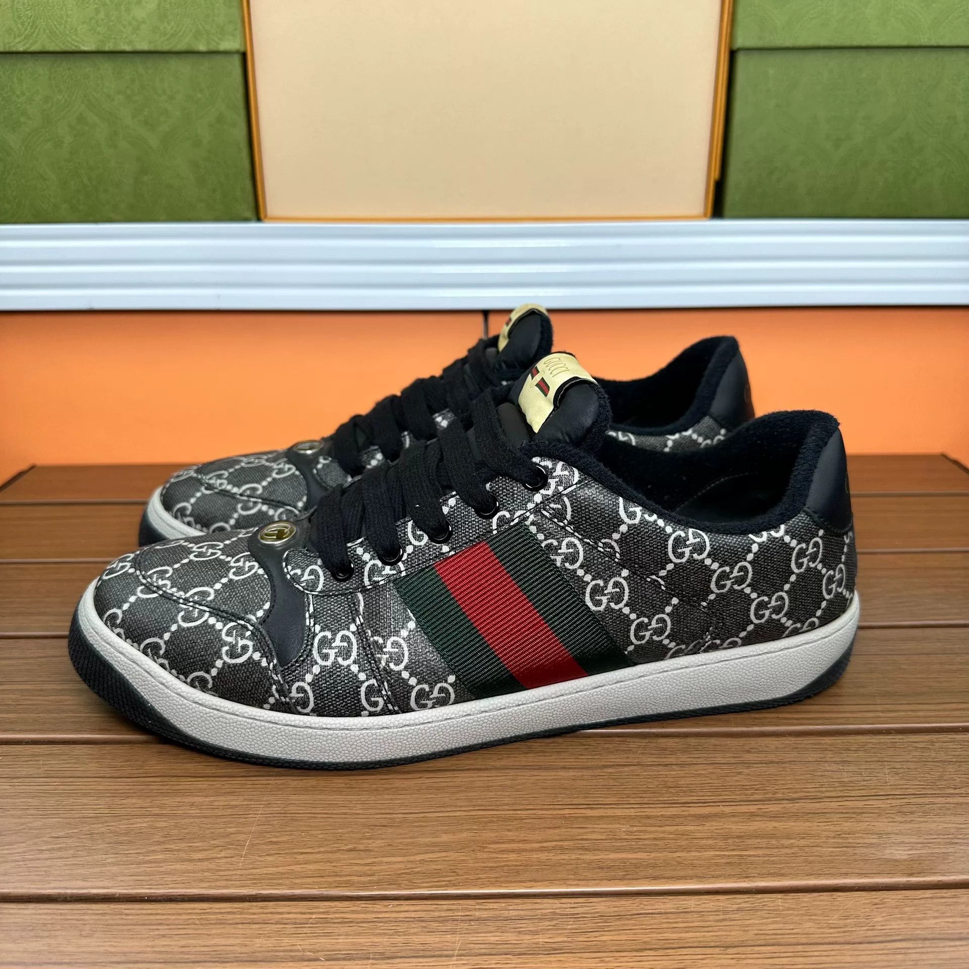 Gucci Gucci Gray Lowtop Sneakers 10 Men Size US 10 / EU 43 - 1 Thumbnail