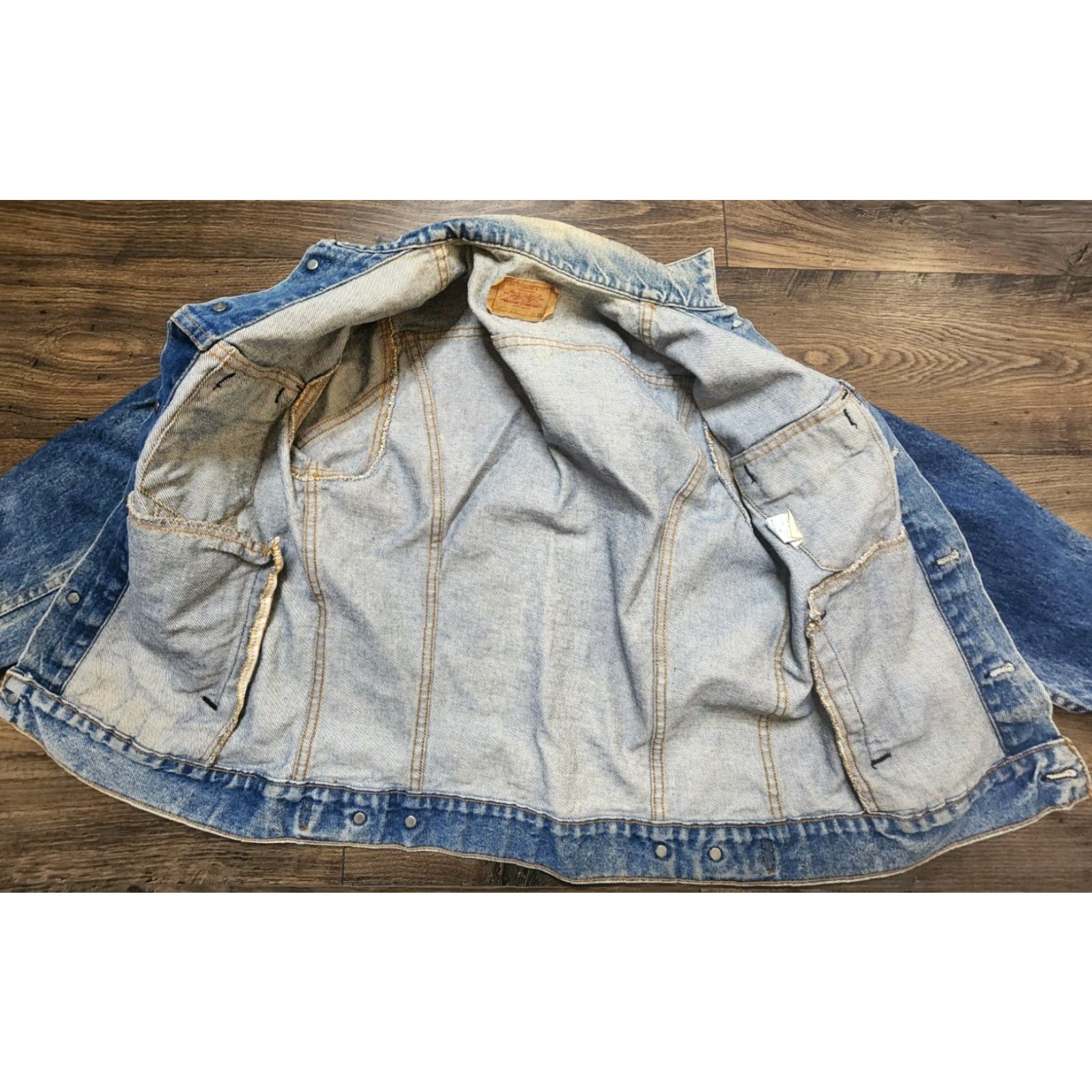 Levi's VINTAGE Levi's Denim Trucker Jacket Size 38R Blue Red Tag 70506-0216 Casual Motorcycle Mens Size US 38 / EU 54 - 2 Thumbnail