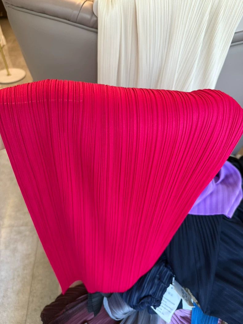 Issey Miyake Issey Miyake size:2 Red pleated straight-leg pants Size 31" - 7 Thumbnail