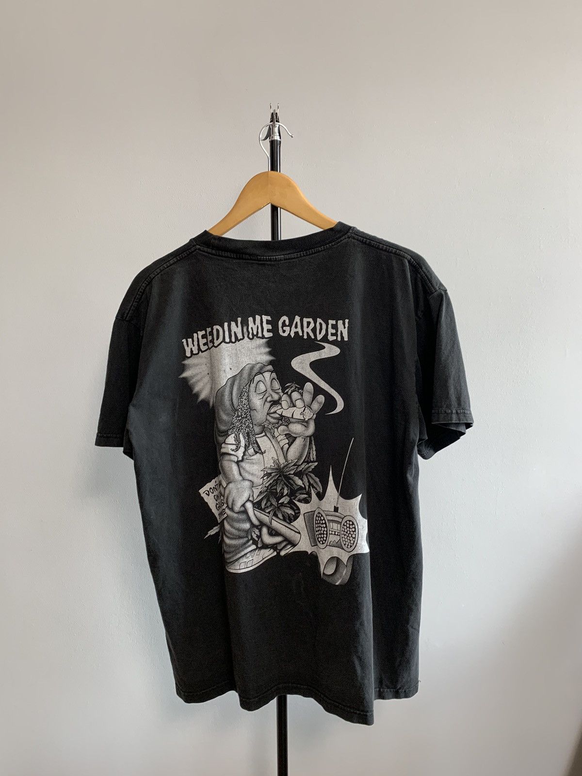 Band Tees × Vintage Vintage 90s Weedin Me Garden Marijuana smoke blunt tee Size US L / EU 52-54 / 3 - 5 Thumbnail