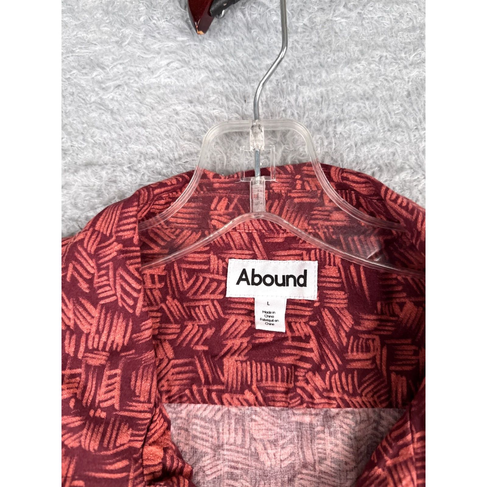 Vintage Abound Shirt Men's Hawaiian Geometric Button-Up Short Sleeve Red Adult Large Rayon Blend Size US L / EU 52-54 / 3 - 7 Thumbnail