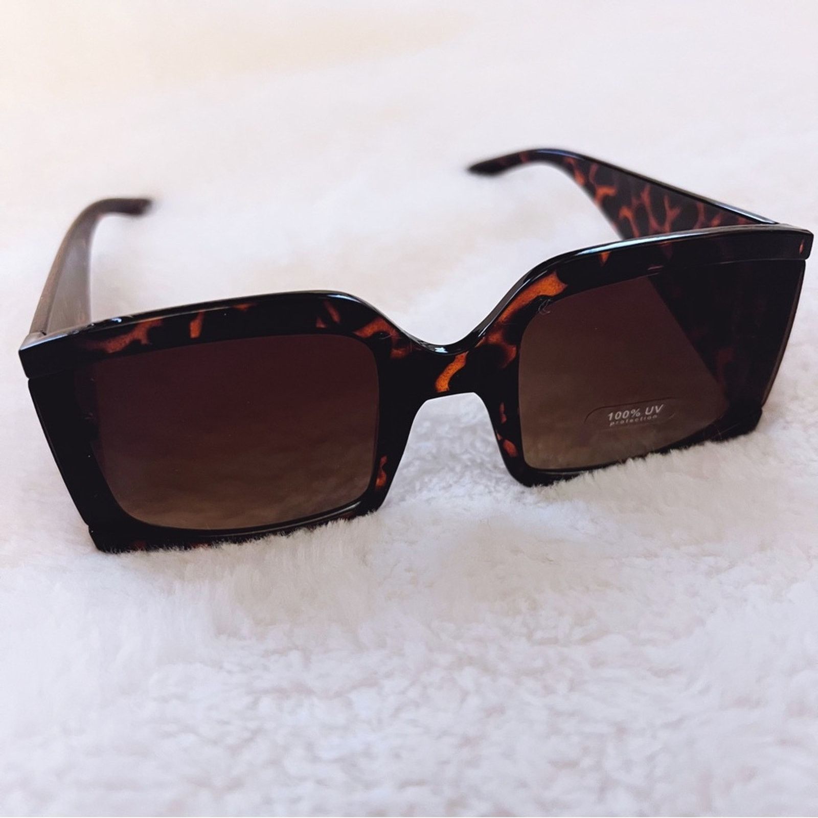 Other Fiona Brown Oversized Rectangle Thick Sunglasses Size ONE SIZE - 6 Thumbnail