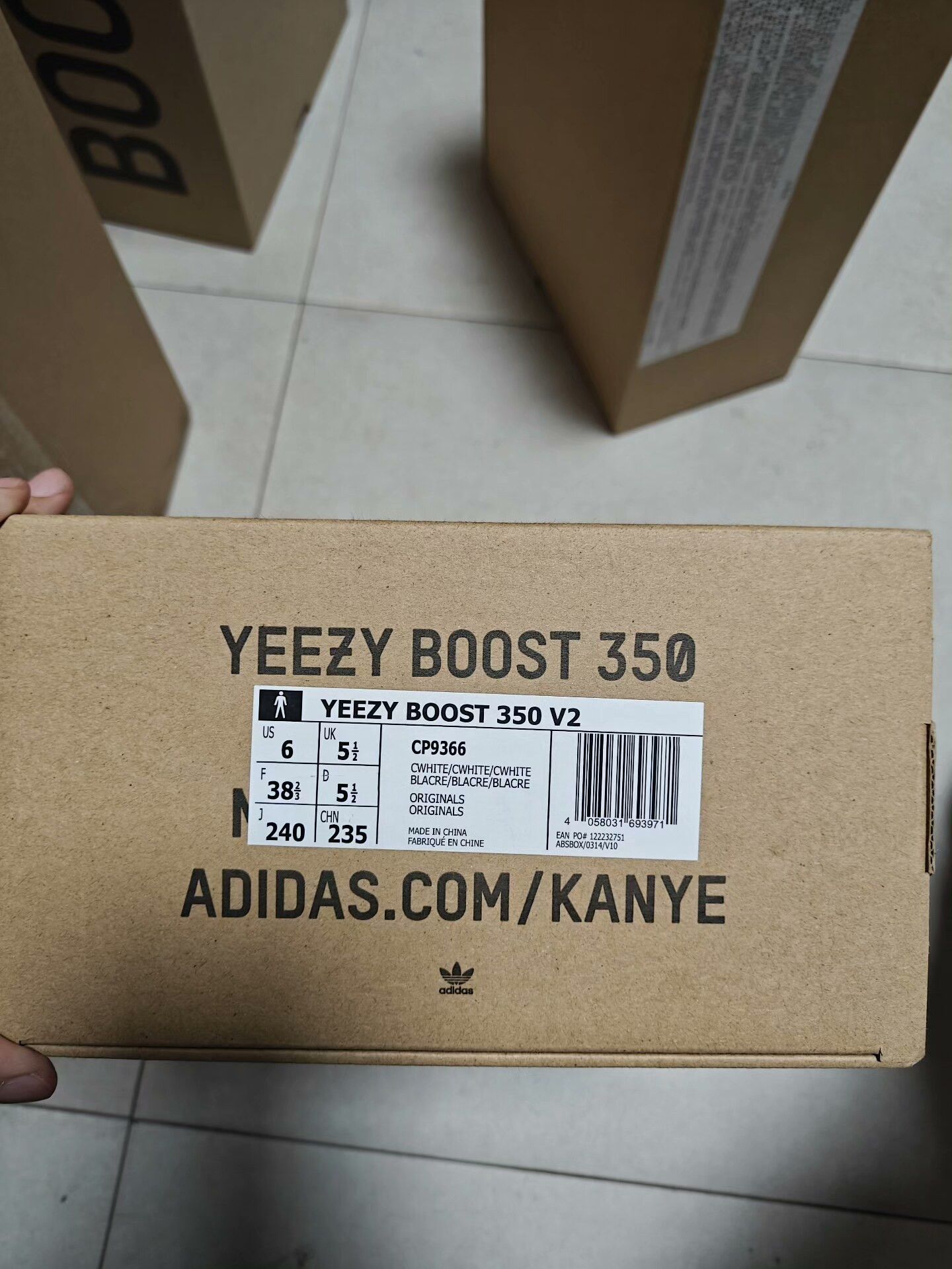 Yeezy Yeezy White Lowtop Sneakers 38 Men Size US 6 / EU 39 - 1 Thumbnail