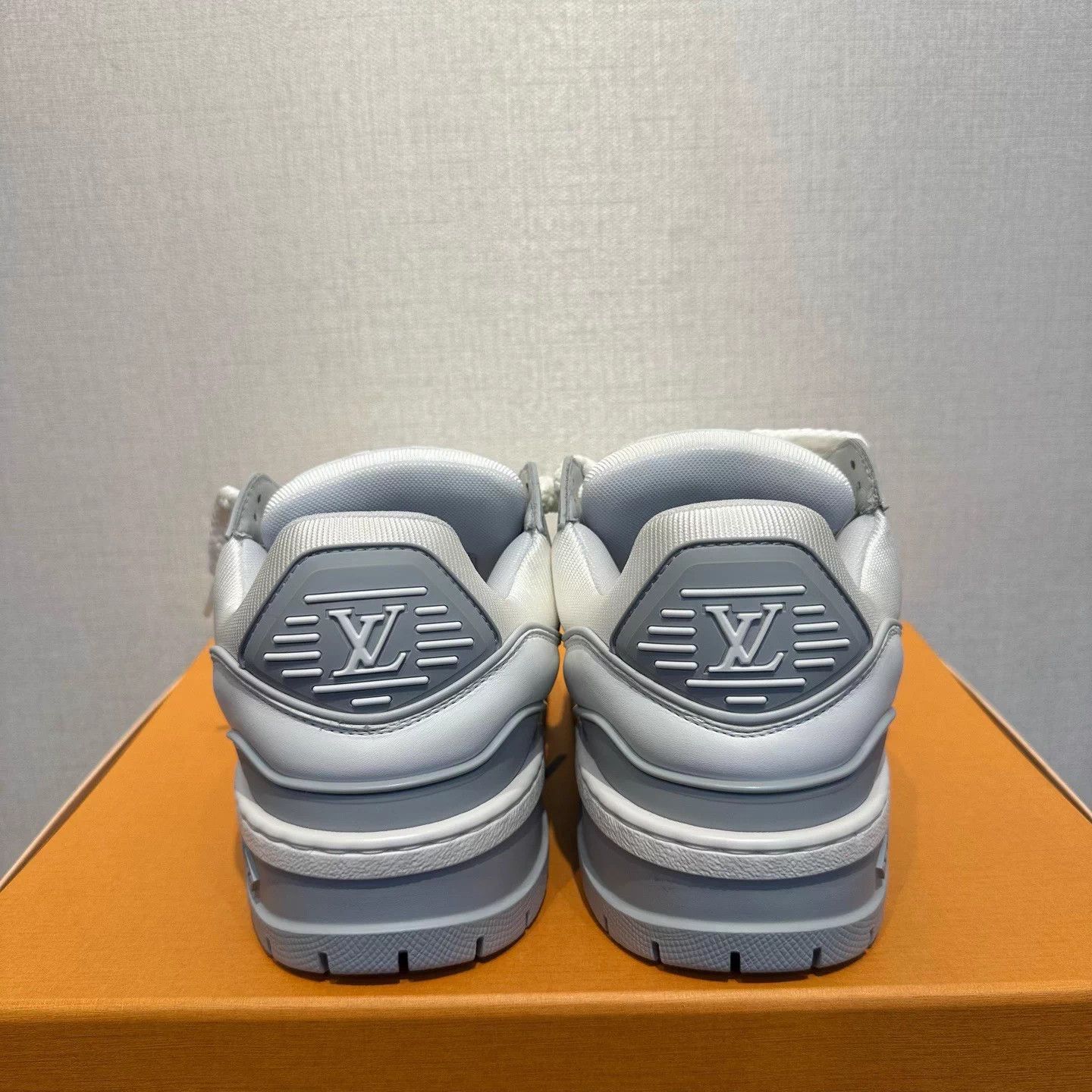 Louis Vuitton Louis Vuitton Gray/White Puffy Trainer 38 New Size US 7 / IT 37 - 3 Thumbnail