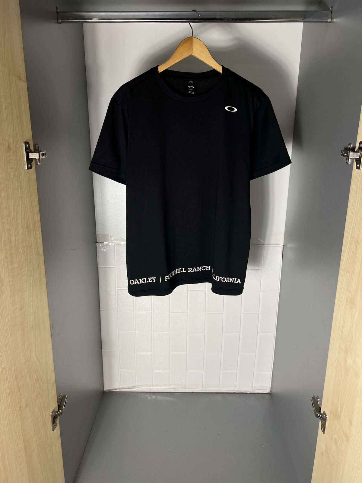 Oakley VINTAGE OAKLEY RUNNING T-SHIRT SURF DESIGNER RETRO Y2K 90s Size US L / EU 52-54 / 3 - 6 Thumbnail