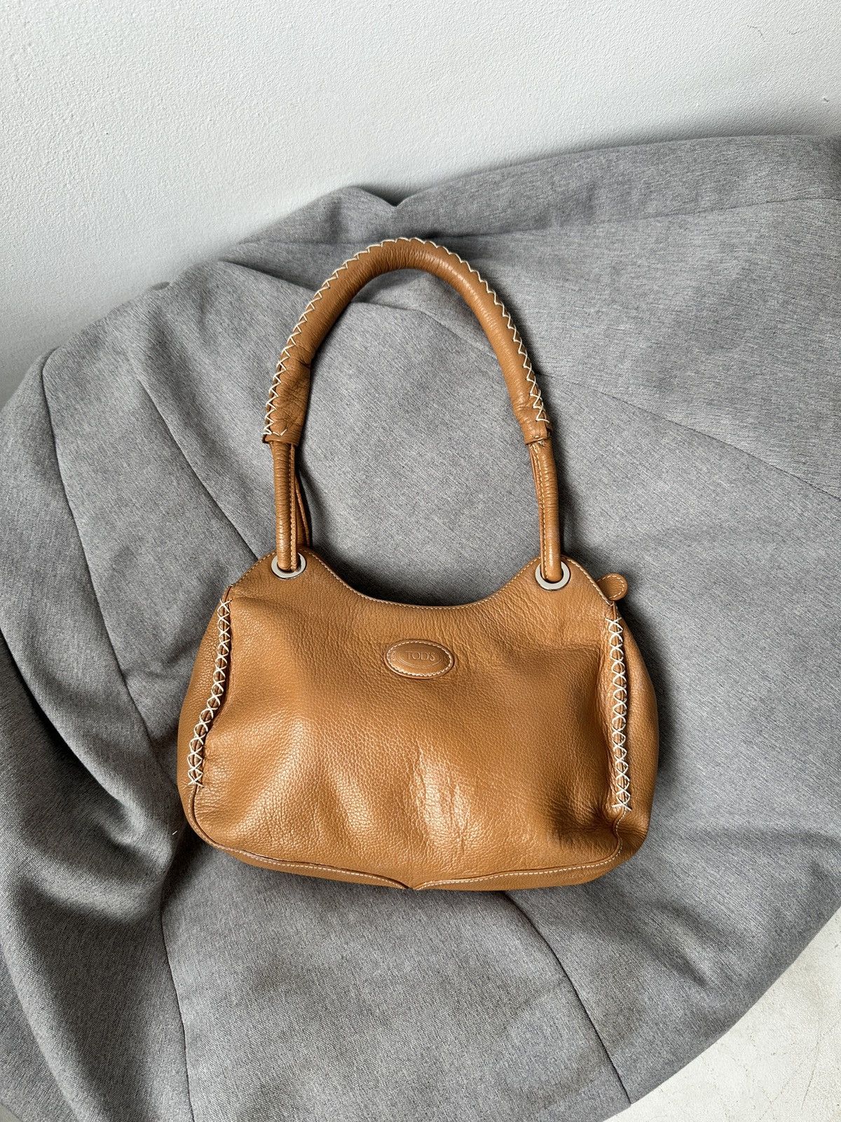 Tod's TOD’S Tan Leather Handbag Classic Designer Purse Size ONE SIZE - 1 Thumbnail