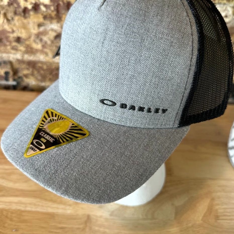 Oakley Oakley Trucker Hat Mens L Gray/Black Solid NWT Snapback 80s 90s Surf Beach Outdoor Size ONE SIZE - 2 Thumbnail