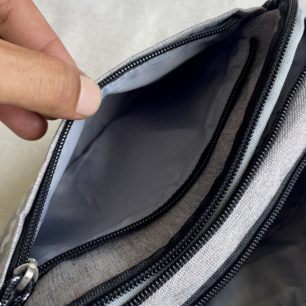 Champion 🔥 STREETWEAR CHAMPION MULTI-POCKET CROSSBODY Size ONE SIZE - 13 Thumbnail