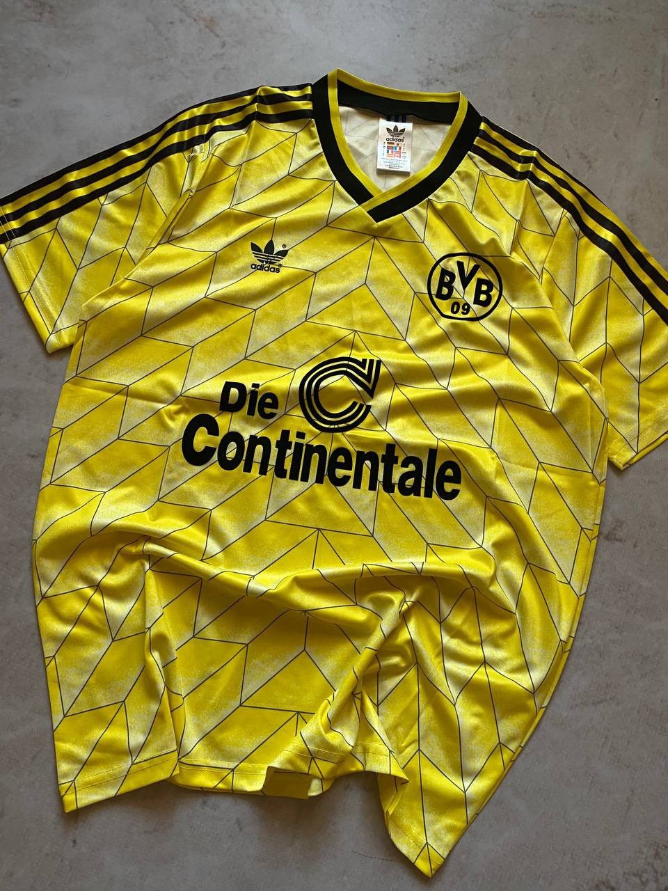 Adidas 1989/1990 Adidas Borussia Dortmund Retro Away Soccer Jersey Size US L / EU 52-54 / 3 - 2 Thumbnail