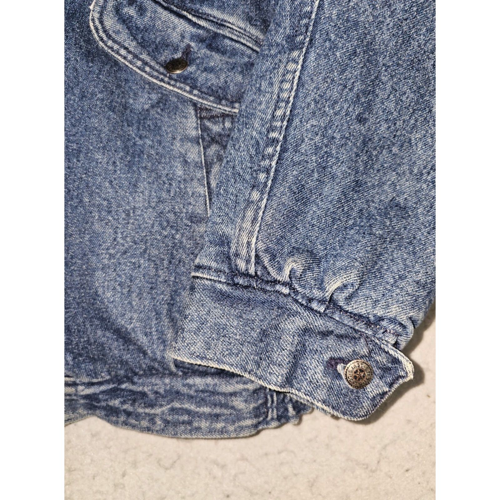 Levi's VINTAGE Levi's Trucker Jacket Denim Blue Sherpa Lined Made in USA Mens L Size 80s - Size US L / EU 52-54 / 3 - 5 Thumbnail