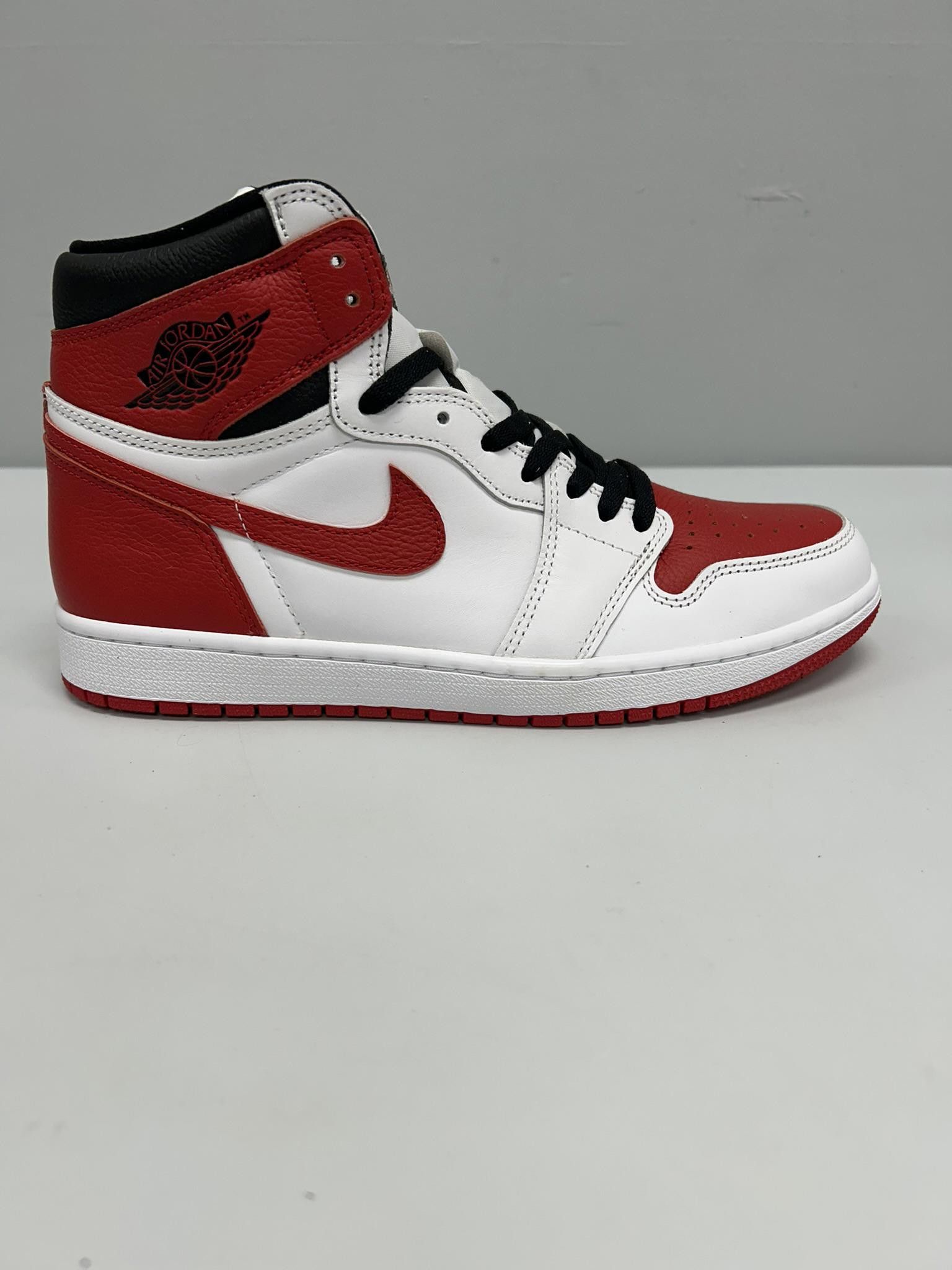 Nike Nike Air Jordan 1 Retro High OG Red/White Sneakers Size US 10 / EU 43 - 1 Thumbnail