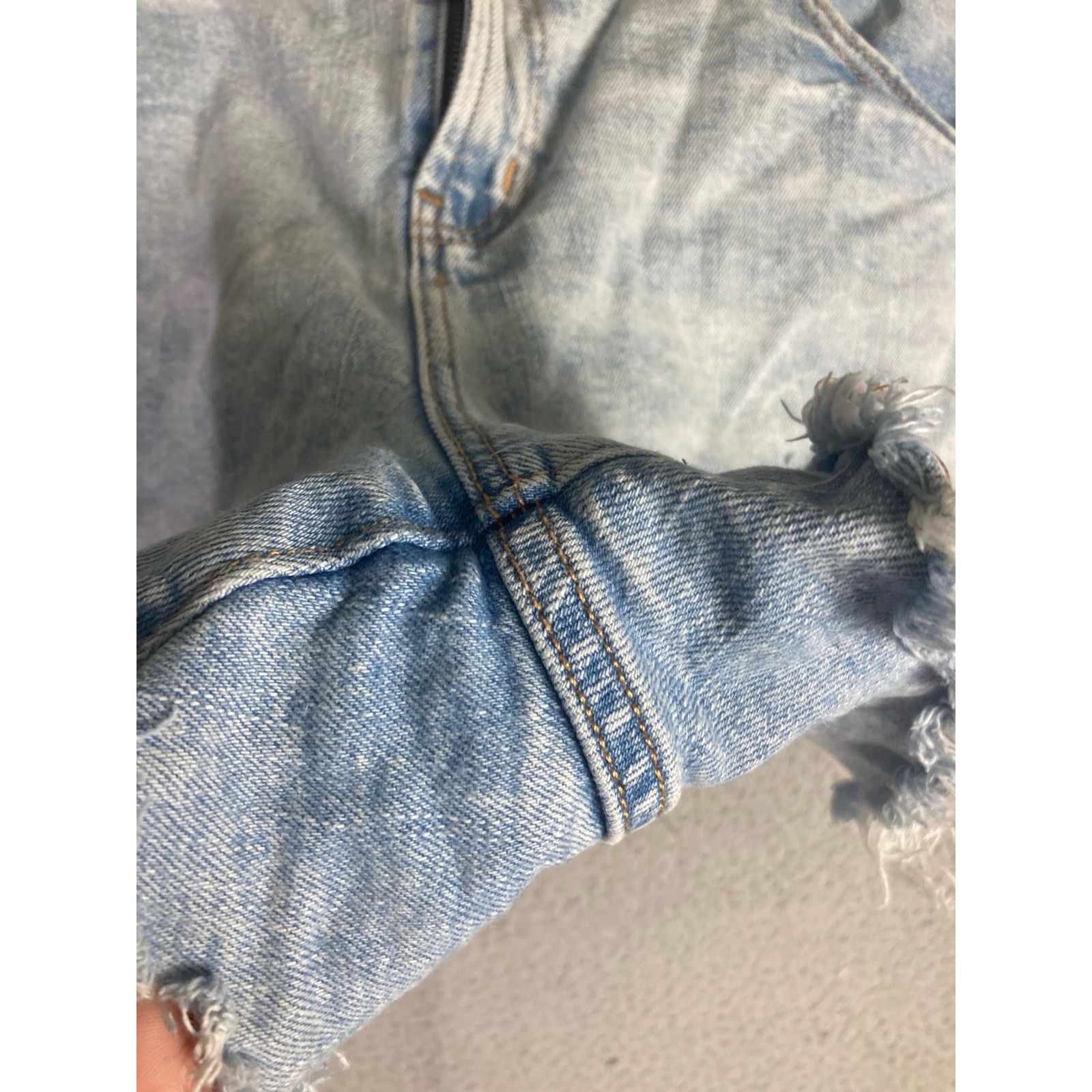 Old Navy Old Navy Women's Boyfriend Denim Shorts Size 14 Blue Hem Size 36" / US 14 / IT 50 - 7 Thumbnail