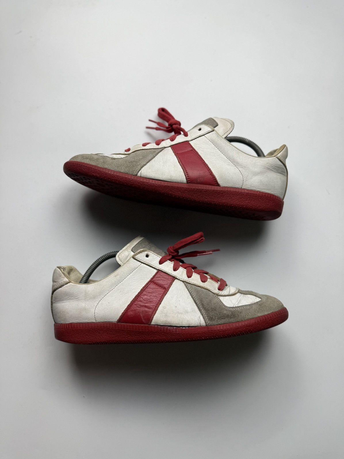 Maison Margiela Maison Margiela Gats White Red Size US 9 / EU 42 - 2 Thumbnail