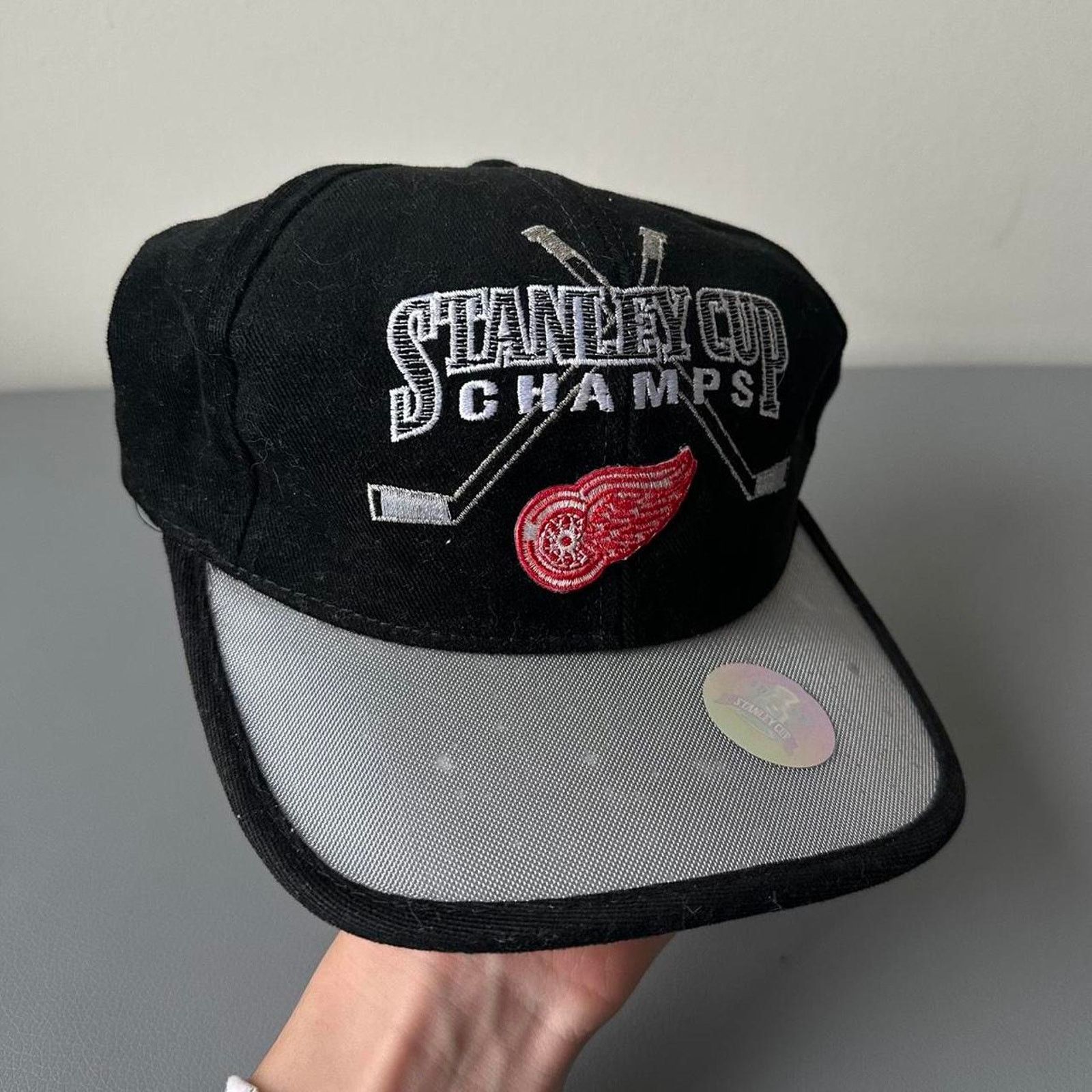 Starter × Vintage Vintage 1998 Detroit Red Wings Starter Stanley Cup NHL Hat Size ONE SIZE - 2 Thumbnail