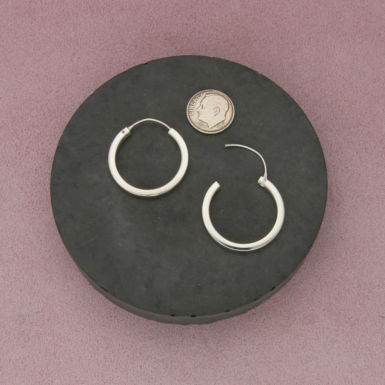 Sterling Silver sterling silver vintage edged hoop earrings Size ONE SIZE - 2 Thumbnail