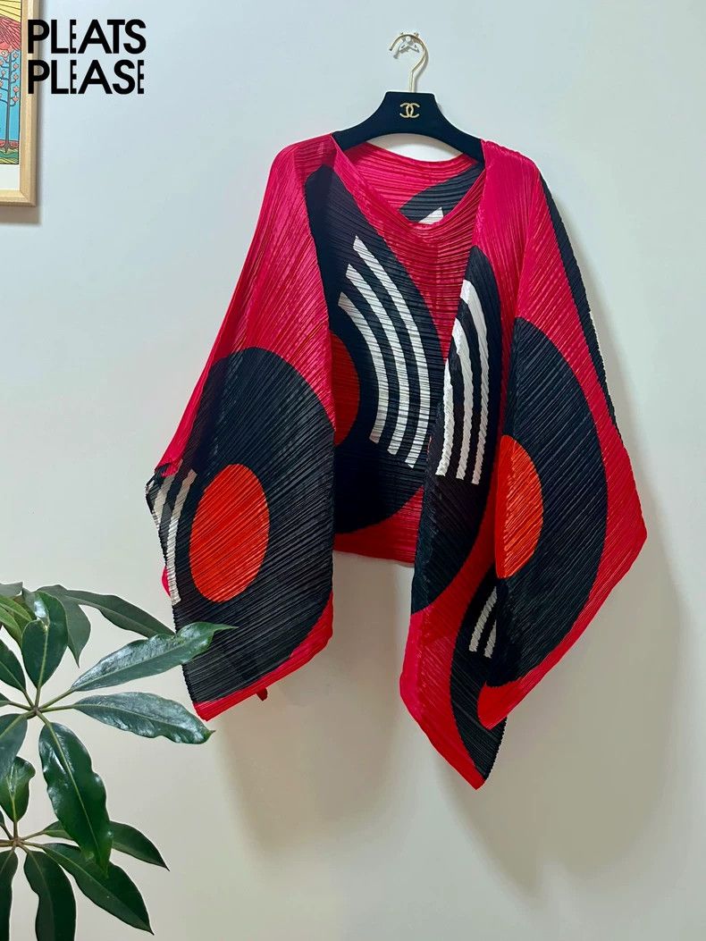 Issey Miyake Issey Miyake size:one size Ruby, red record, big pleated l Size S / US 4 / IT 40 - 1 Thumbnail