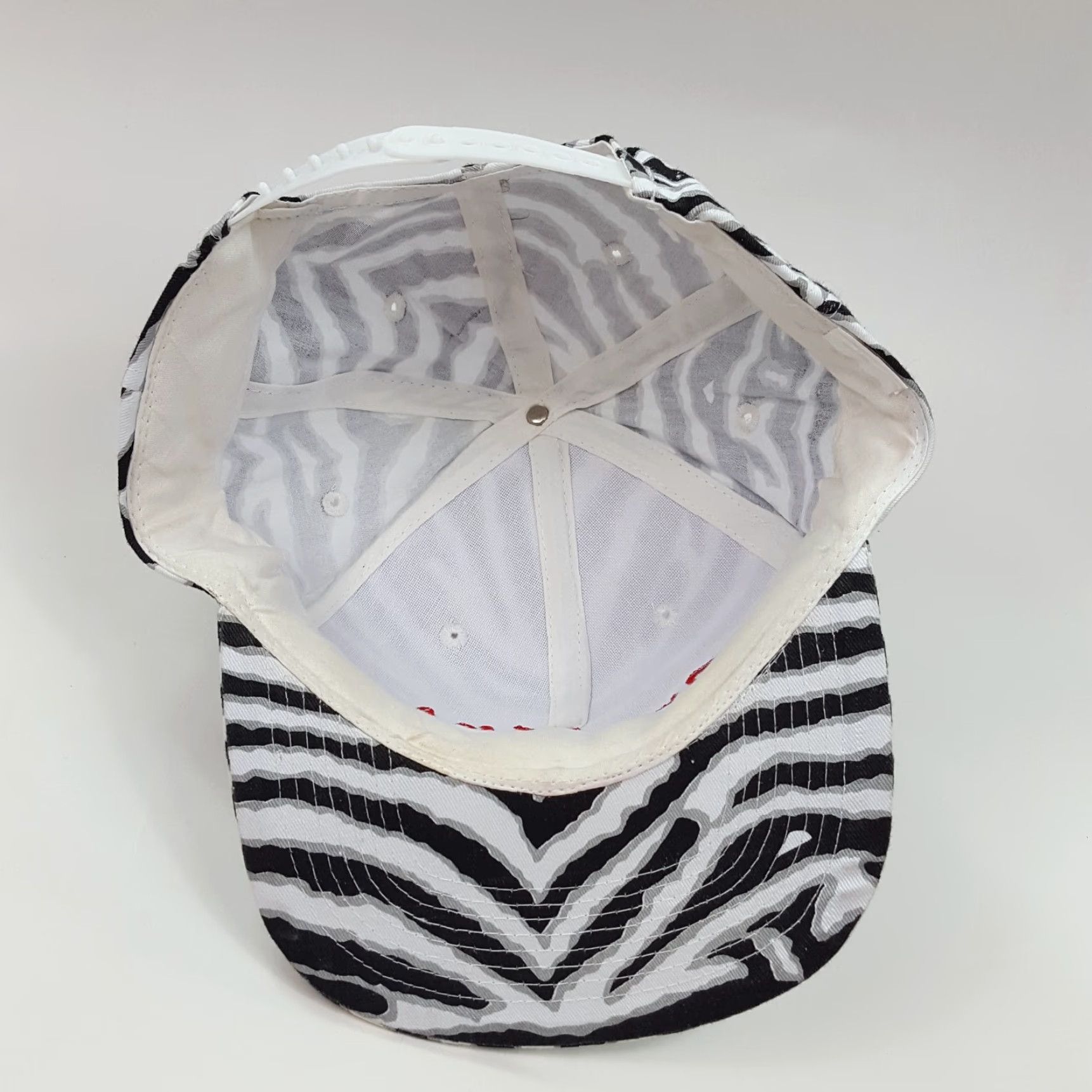 NCAA VINTAGE 90s USC Trojans Zebra Striped Snapback Baseball Cap Adjustable Black NCAA Mens Size ONE SIZE - 6 Thumbnail