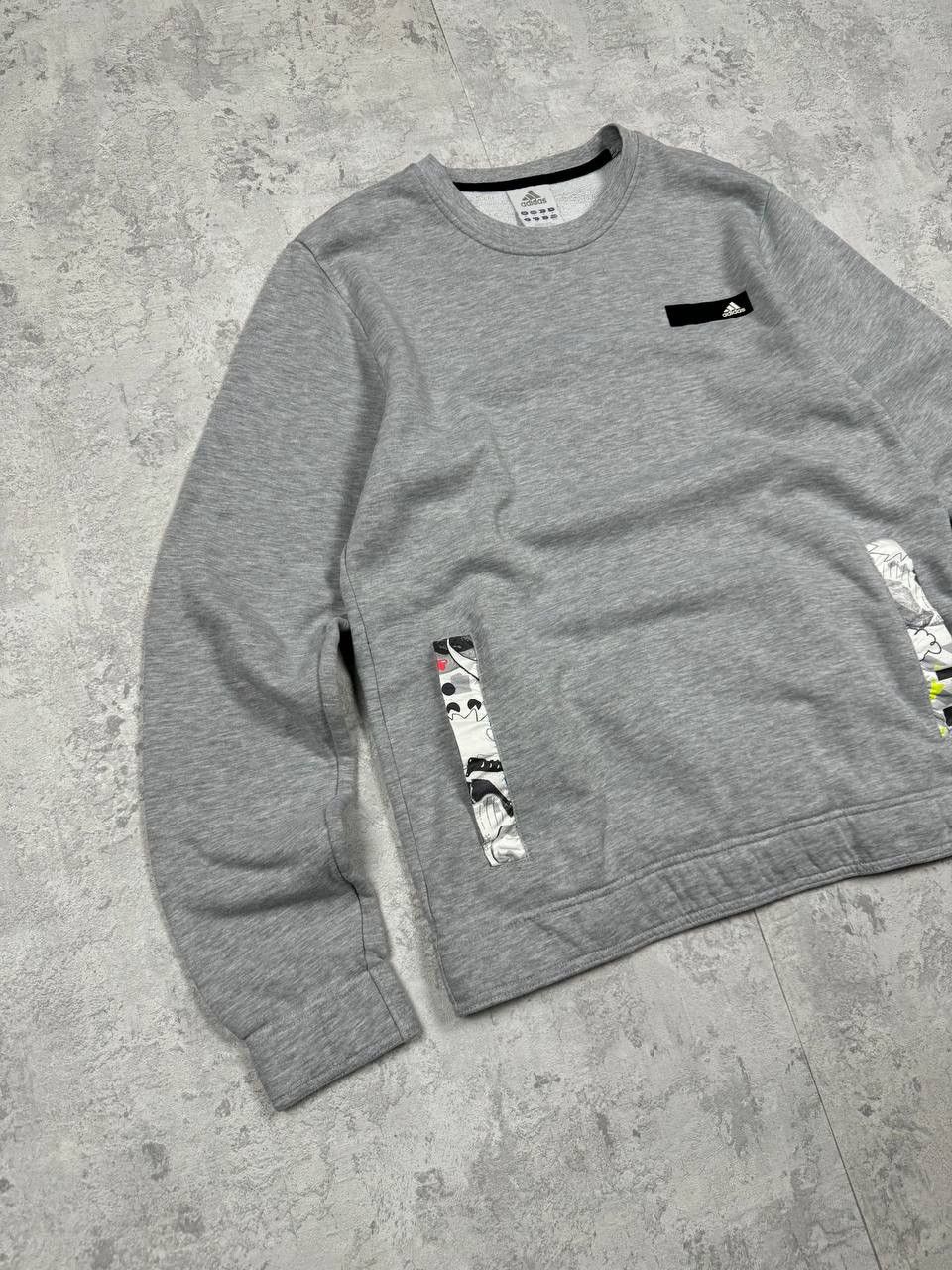 Adidas Vintage Adidas Y2K Sweatshirt Big Logo On The Sleeve Size M Size US M / EU 48-50 / 2 - 3 Thumbnail