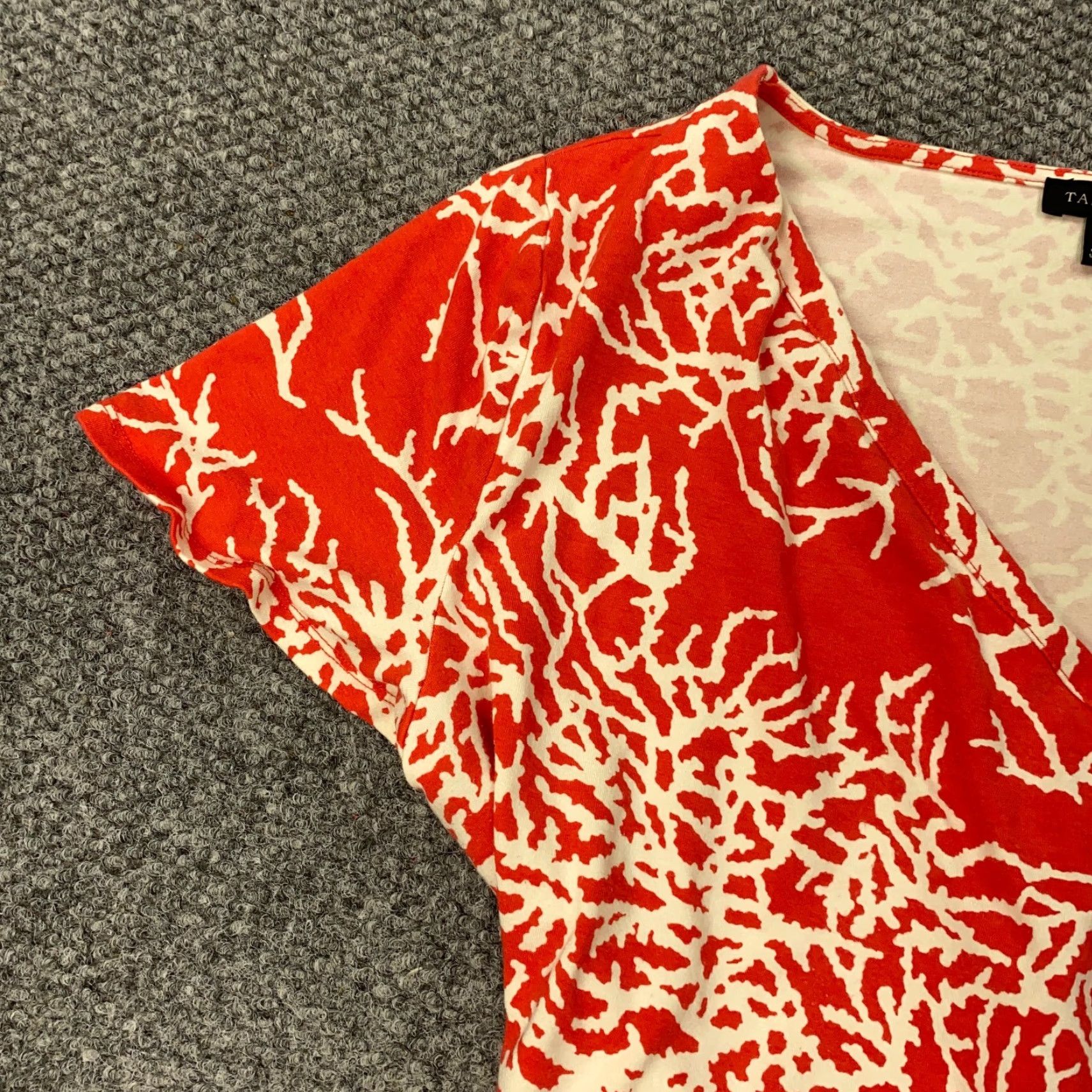Talbots Talbots Shirt Blouse Womens Medium Red Short Sleeve V-Neck Stretch Pullover Regular Size M / US 6-8 / IT 42-44 - 4 Thumbnail