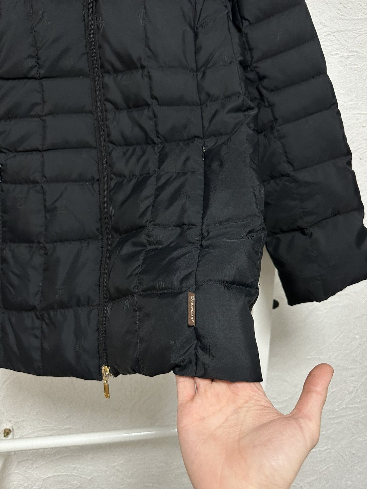 Moncler Vintage Moncler Black Puffer Jacket L Size Monogram Size L / US 10 / IT 46 - 6 Thumbnail