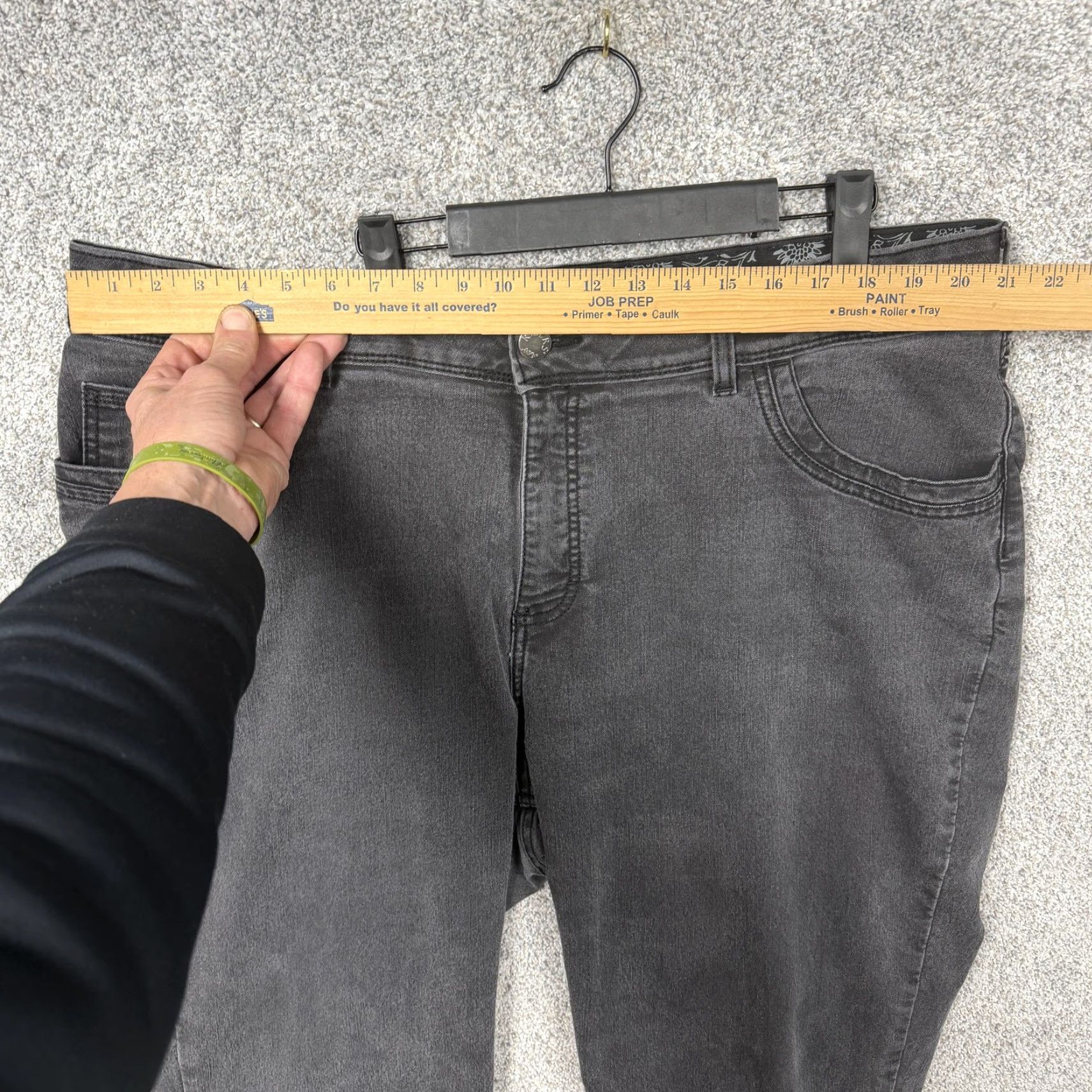 Vintage Riders Jeans Women's Plus Size Black High Rise Denim Straight Leg 42x26 5-Pocket Embroidered Back Pockets Grunge Dark Wash Size 28" / US 6 / IT 42 - 2 Thumbnail