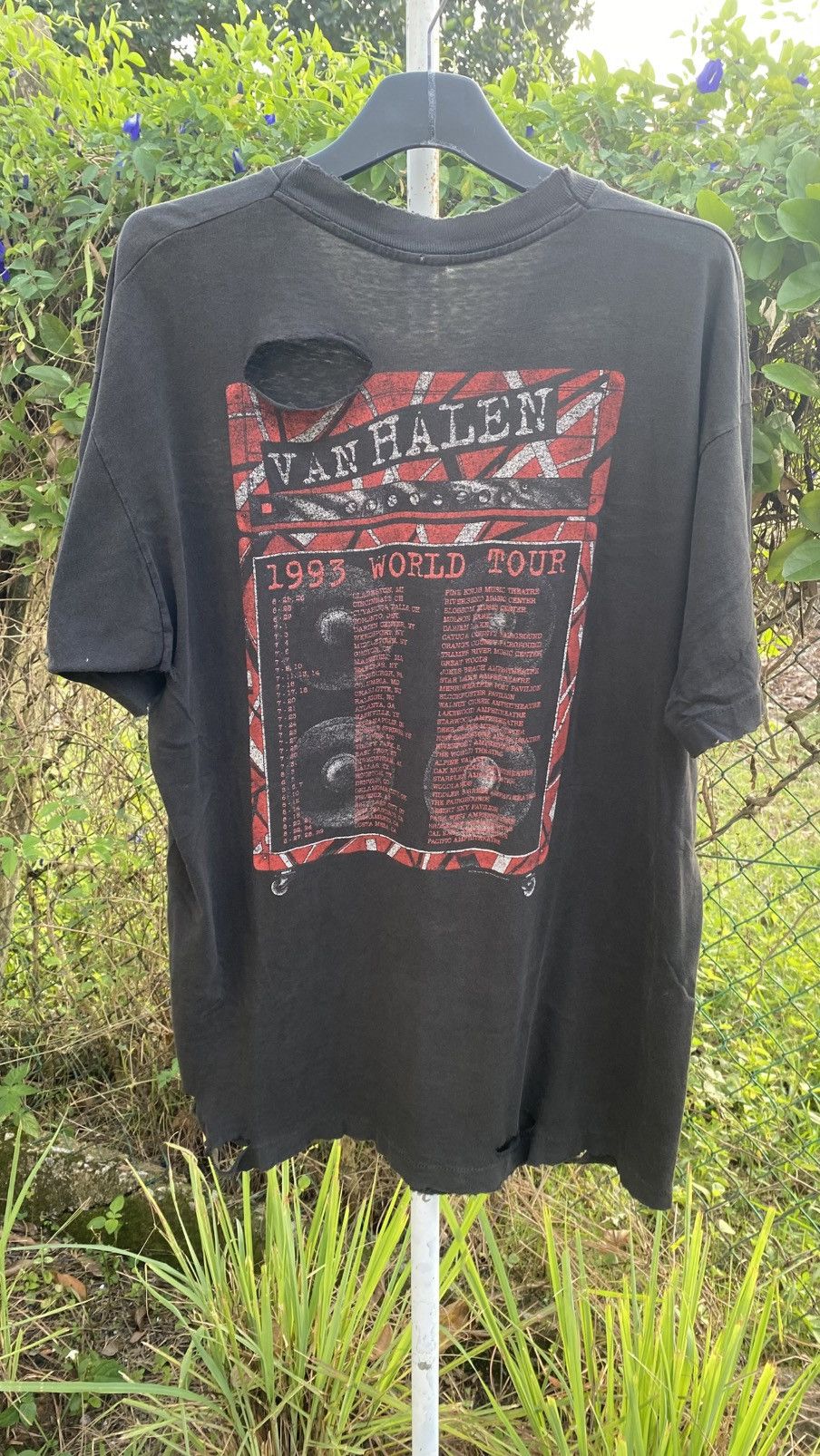 Band Tees Thrashed Vintage Van Halen World Tour Live 1993 Size US XL / EU 56 / 4 - 2 Thumbnail