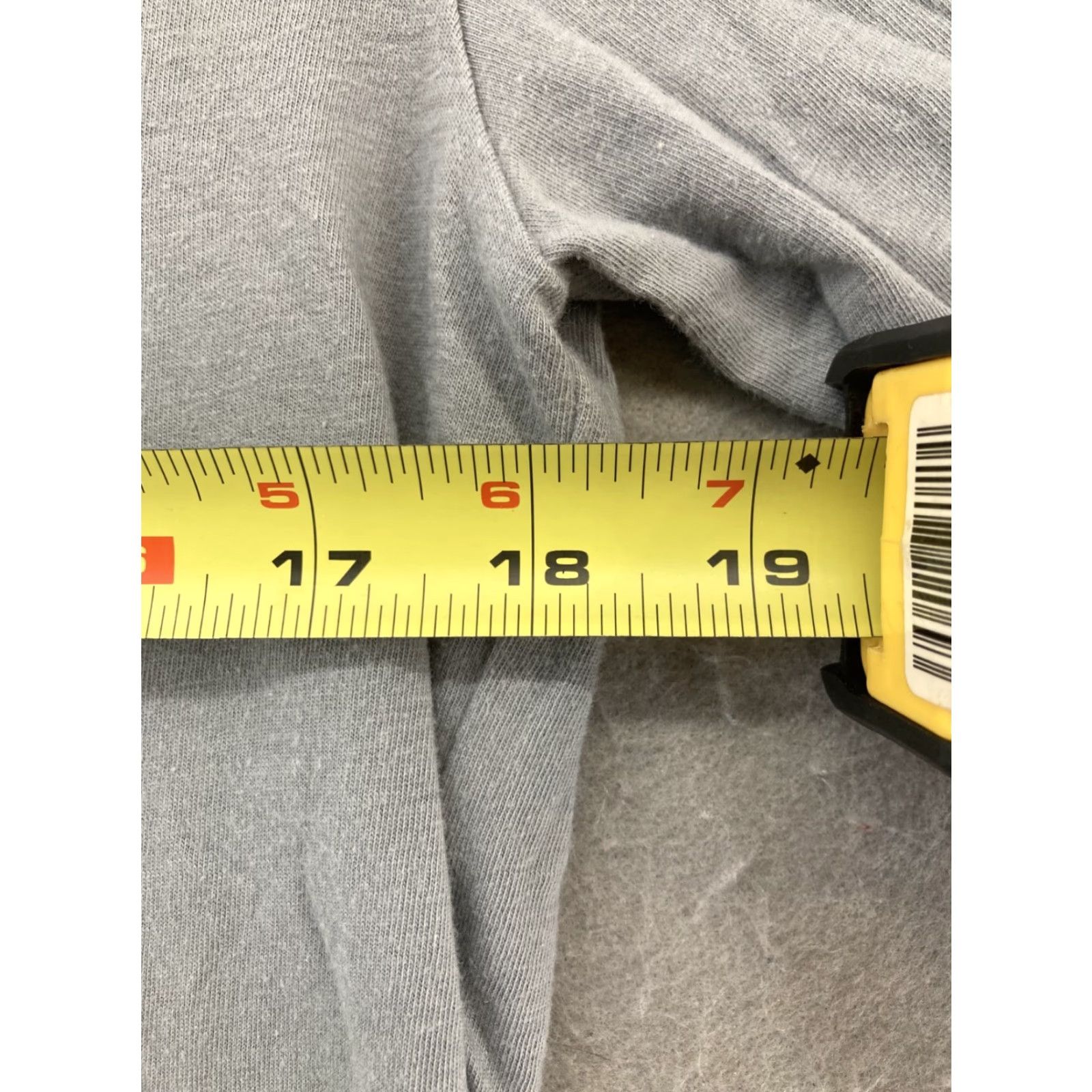 Under Armour Under Armour Men's T-Shirt Medium Gray Graphic Lightweight Breathable Cross Training Logo HeatGear Size US M / EU 48-50 / 2 - 3 Thumbnail