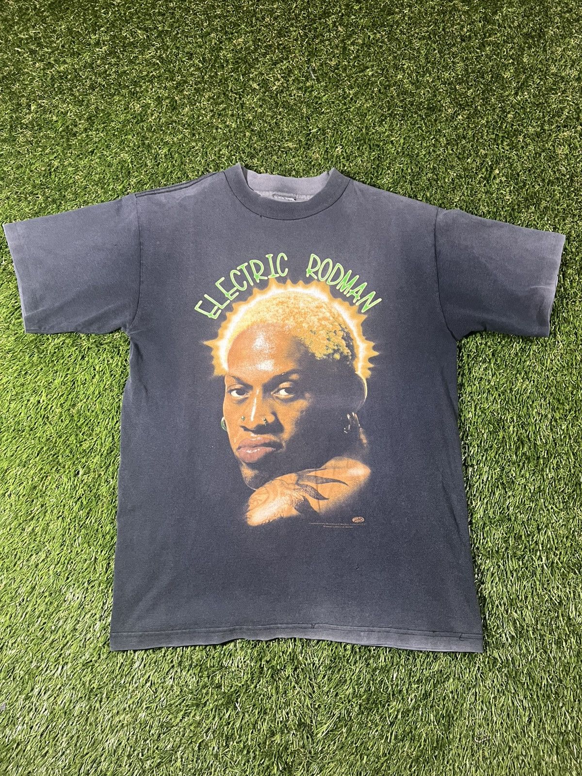 NBA Vintage 90s Insane Faded Dennis Rodman Electric NBA Rap Tee Size US M / EU 48-50 / 2 - 1 Thumbnail