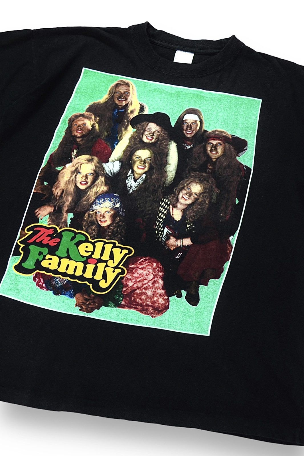 Band Tees Vintage 90s The Kelly Family Graphic Band t-shirt Size US L / EU 52-54 / 3 - 7 Thumbnail