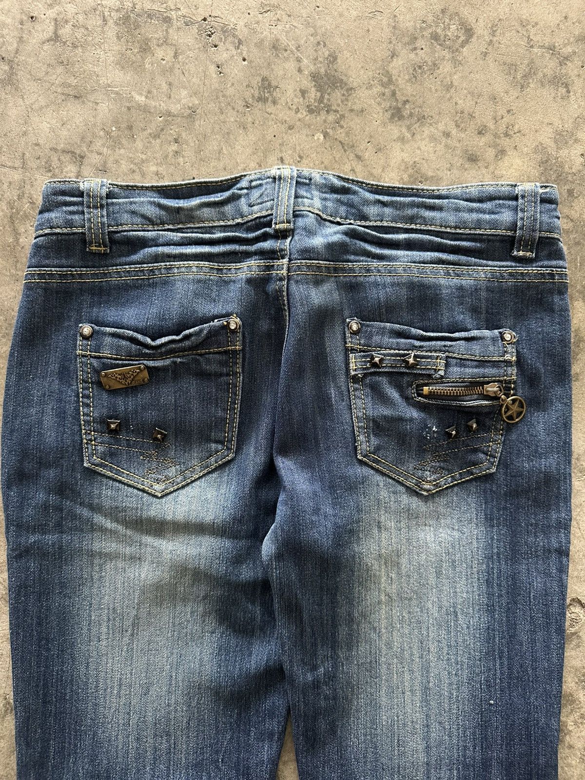 If Six Was Nine × Japanese Brand × Le Grande Bleu (L.G.B.) Japanese Y2K The Cove Whisker Wash Flared Jeans Size 30" / US 8 / IT 44 - 8 Thumbnail