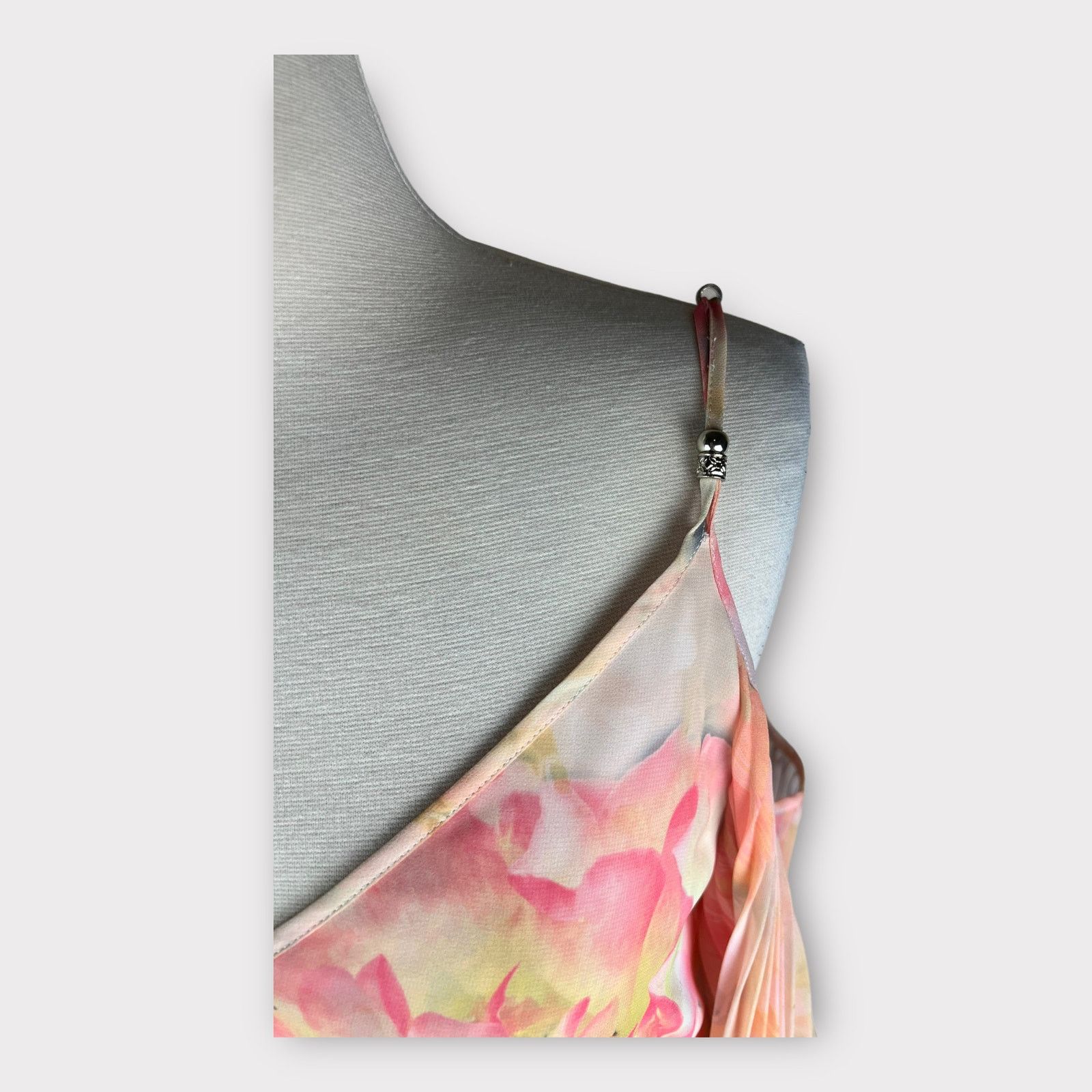 White House Black Market WHBM | Cold Shoulder Pleat Sleeve Watercolor Print Dress Size XS / US 0-2 / IT 36-38 - 7 Thumbnail