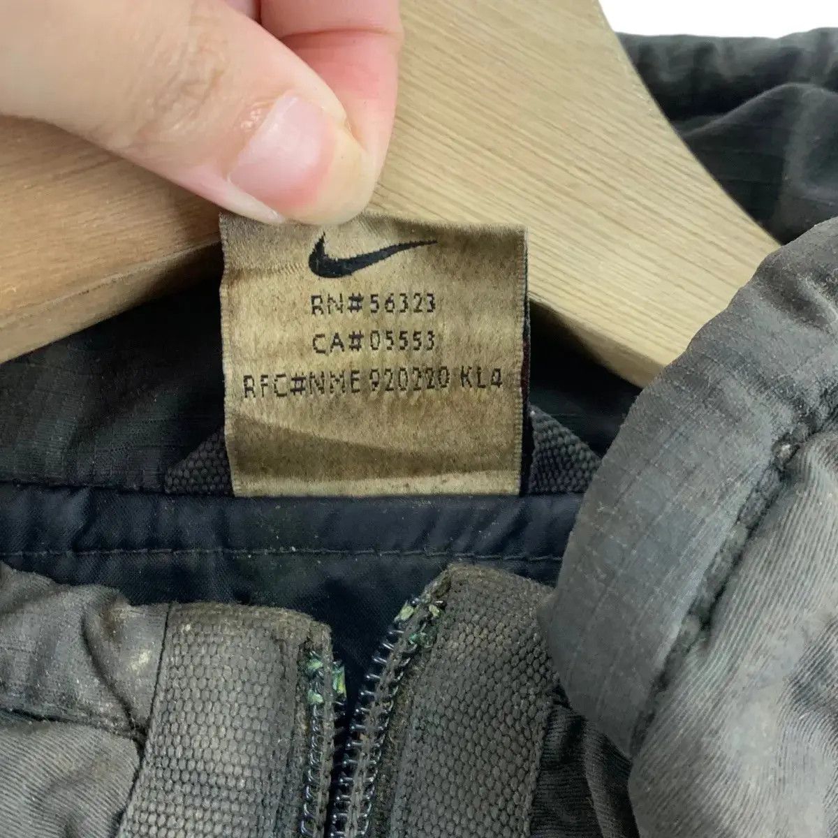 Nike Vintage NIKE WINDPROOF Swoosh Natural Distress Size US L / EU 52-54 / 3 - 9 Thumbnail