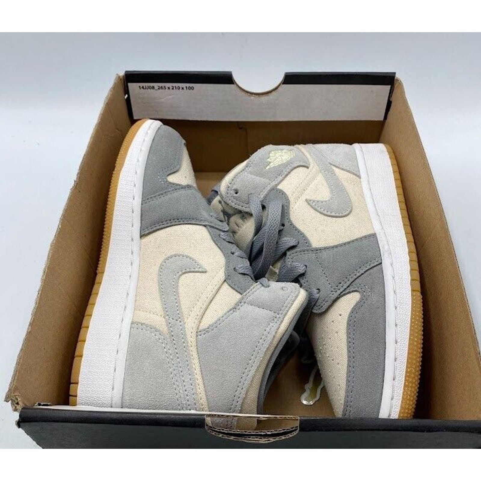 Nike NEW Nike Air Jordan 1 Mid SE Coconut Milk GS DN4346-100 Size US 5 / IT 35 - 6 Thumbnail