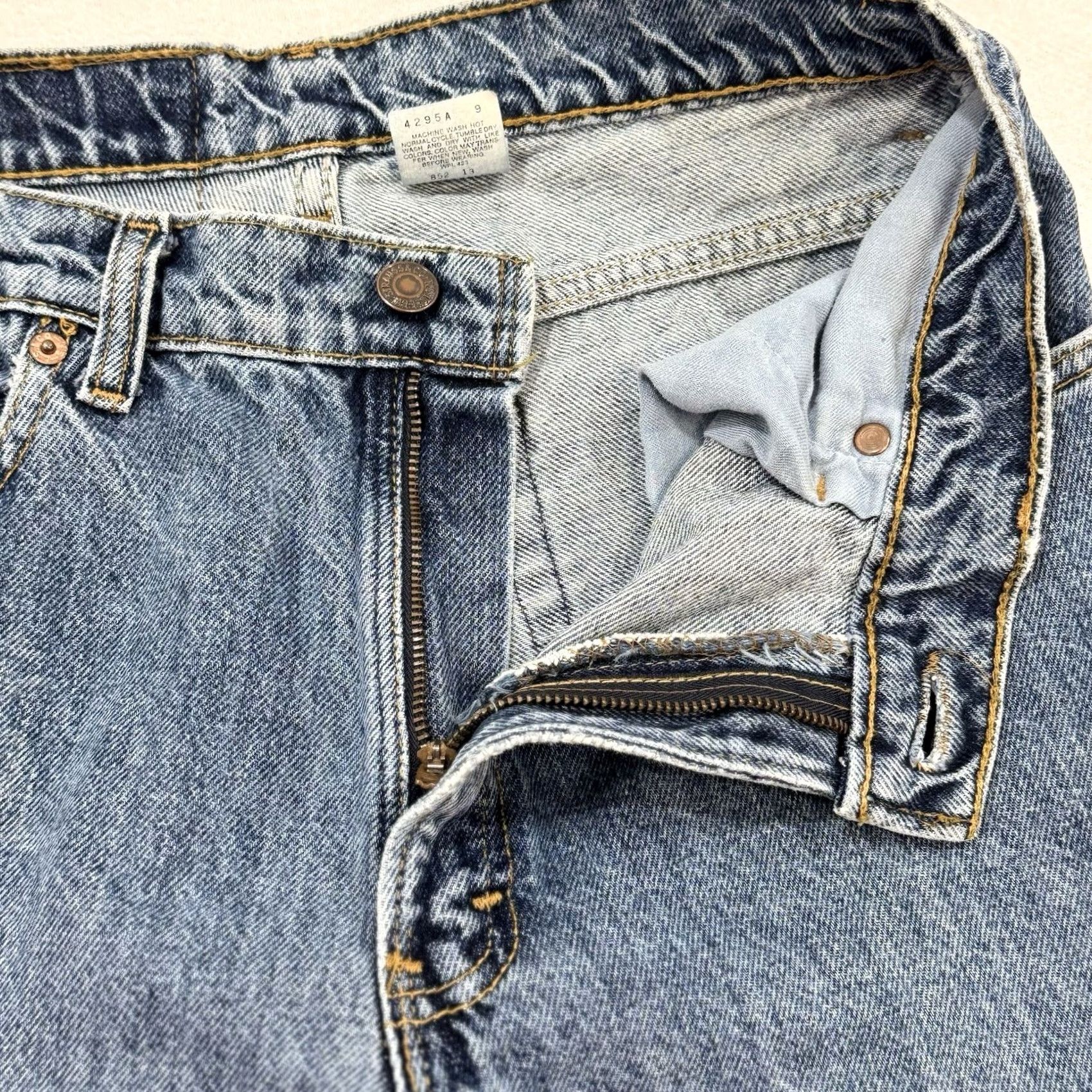 Levi's VINTAGE Levi's 550 Jeans 30x30 Denim 11M Women Blue 90s Tapered High Rise 5-Pocket Made in USA 100% Cotton Jeans Size 32" / US 10 / IT 46 - 7 Thumbnail