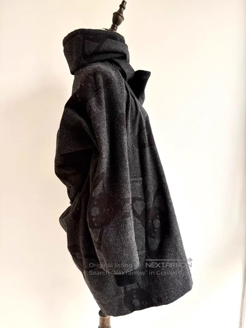 Vivienne Westwood Vivienne Westwood Gray large Saturn bow tie scarf coat Size M / US 6-8 / IT 42-44 - 6 Thumbnail