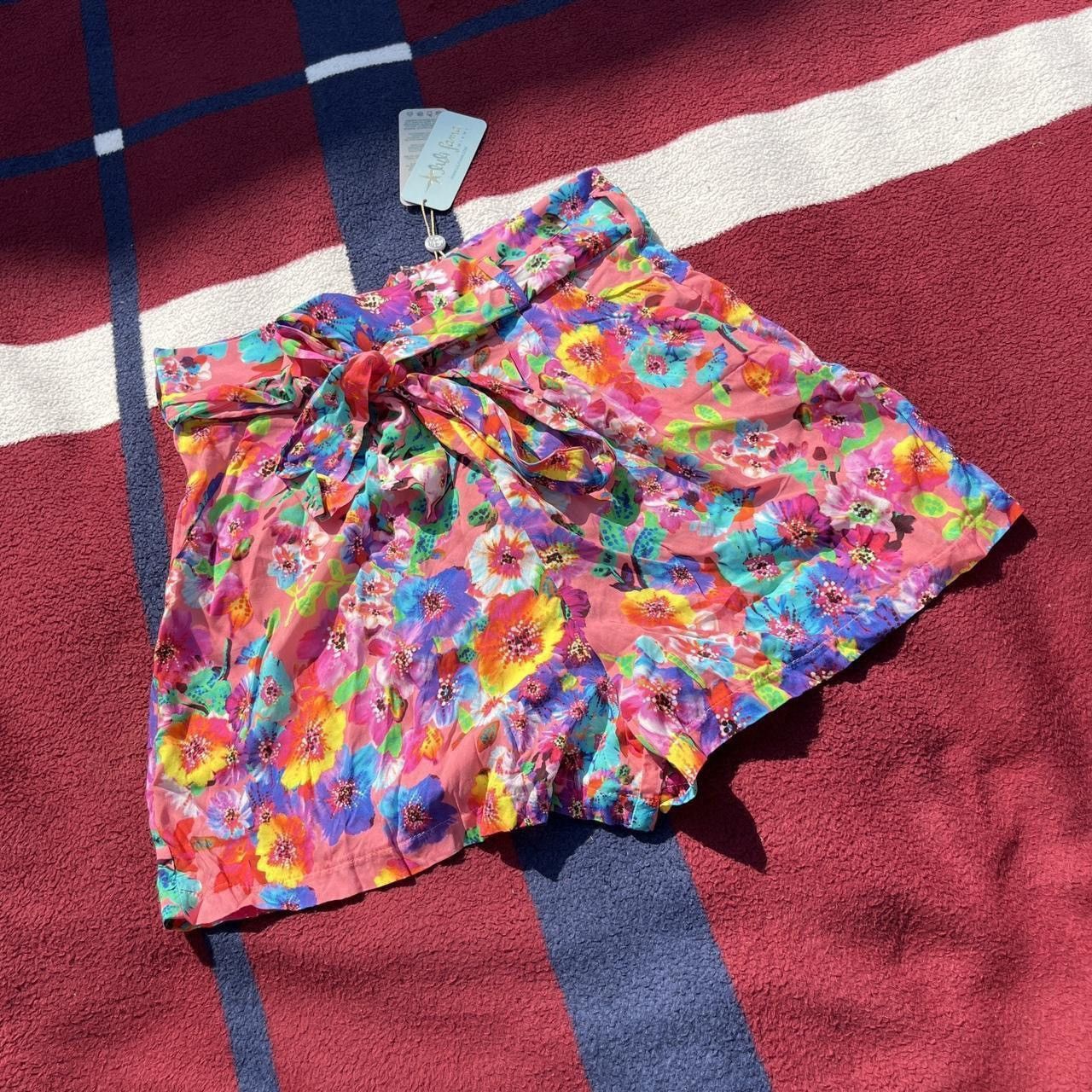 Other Luli Fama Electric coral water blossoms bermuda shorts Size 27" / US 4 / IT 40 - 1 Thumbnail