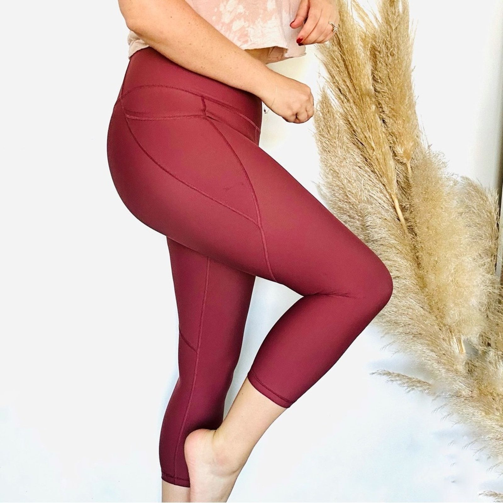 Old Navy NEW OLD NAVY ACTIVE Burgundy Pocket High Rise Crop Leggings Size 28" / US 6 / IT 42 - 3 Thumbnail