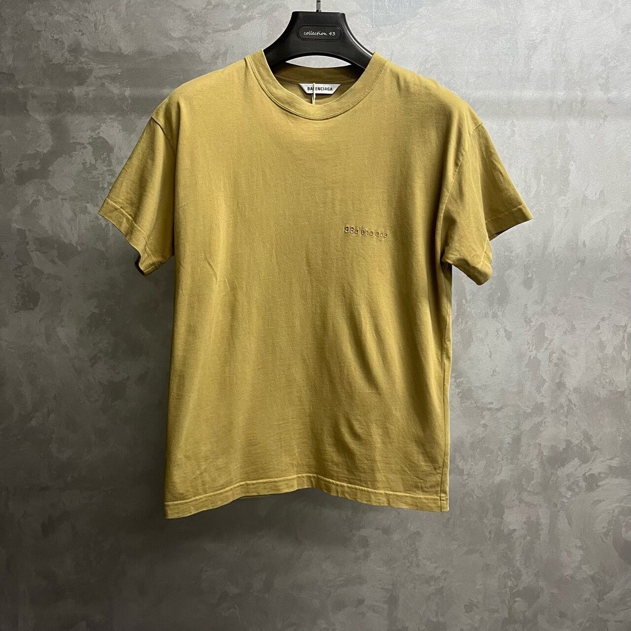 Balenciaga Balenciaga Beige Logo Short Sleeve T-shirt - dmc Size US XS / EU 42 / 0 - 1 Thumbnail