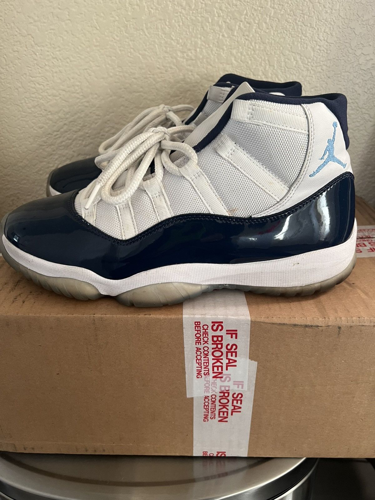 Jordan Brand Air Jordan 11 UNC Win Like 82 Size US 10 / EU 43 - 1 Thumbnail