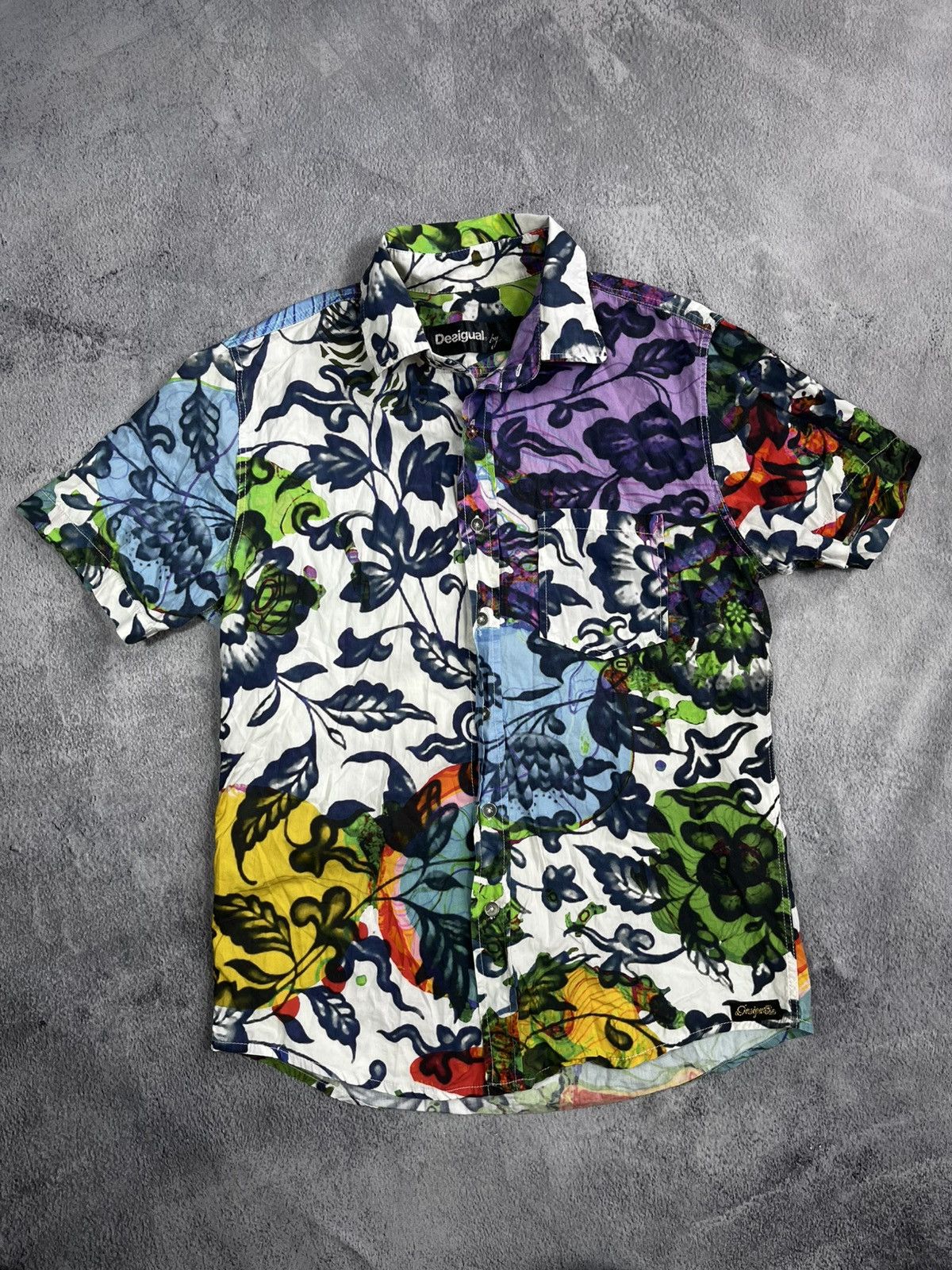 Vintage Vintage Y2K Desigual Hawaiian short sleeve shirt size M Size US M / EU 48-50 / 2 - 1 Thumbnail