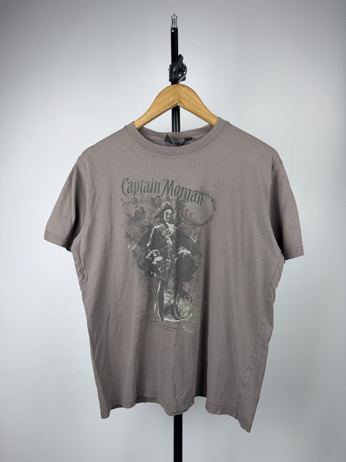 Vintage Vintage 2011 Captain Morgan Promo 00s Graphic T-Shirt Size US M / EU 48-50 / 2 - 1 Thumbnail
