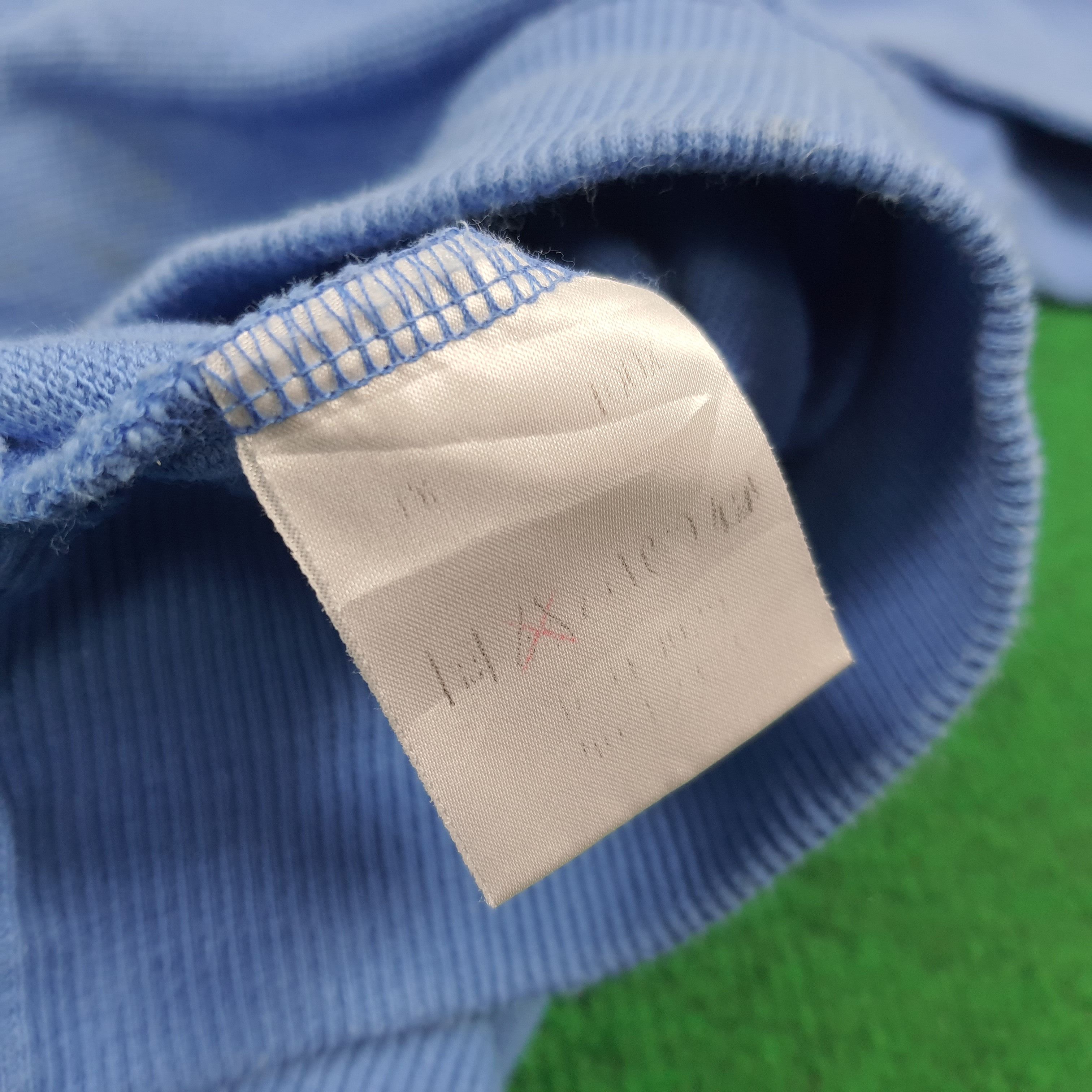 Lacoste Vintage Lacoste Big Logo Embossed Sweatshirt C306N6 Size US S / EU 44-46 / 1 - 6 Thumbnail